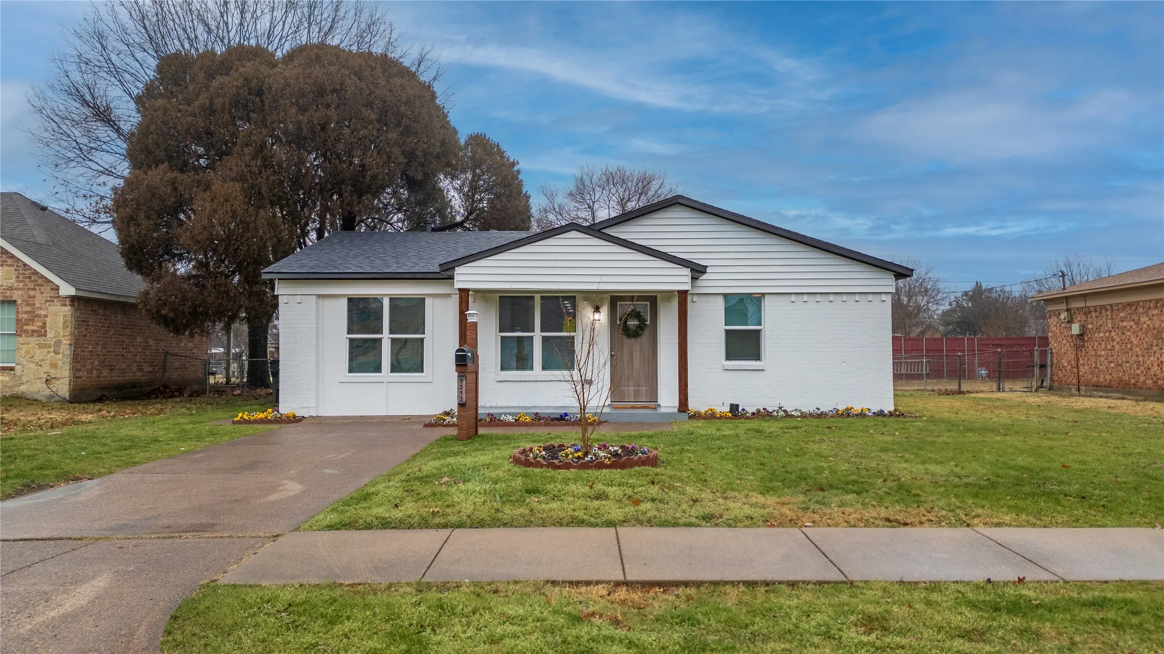 Single Family Residence For Sale in Dallas County , 1213 Bowie Street, Garland, Texas 75040, 3 Bedroom, 2 Bathroom, Garage spaces, 1,500 Sqft, built in 1963, mls#21373659, Real Estate Agent in Garland, Homes For Sale in Dallas county, Homes For Sale in Garland, Realtor in Garland Texas, Real Estate Brokerage Independent Realty Texas, Luminita Cordes Realtor