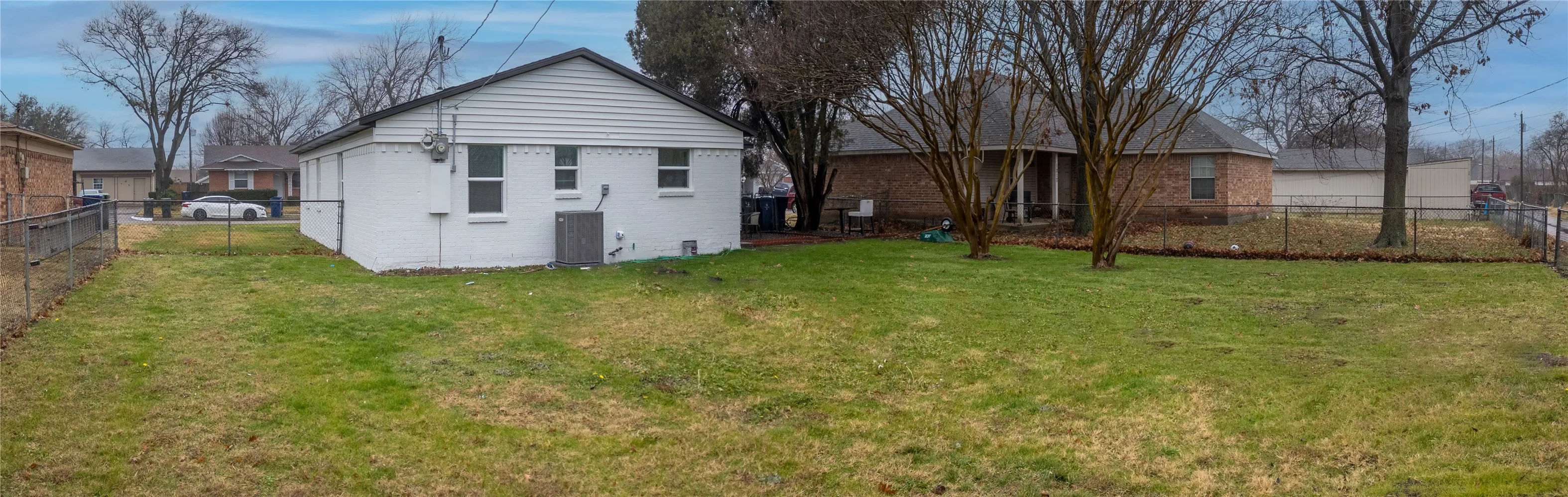 Single Family Residence For Sale in Dallas County , 1213 Bowie Street, Garland, Texas 75040, 3 Bedroom, 2 Bathroom, Garage spaces, 1,500 Sqft, built in 1963, mls#21373659, Real Estate Agent in Garland, Homes For Sale in Dallas county, Homes For Sale in Garland, Realtor in Garland Texas, Real Estate Brokerage Independent Realty Texas, Luminita Cordes Realtor