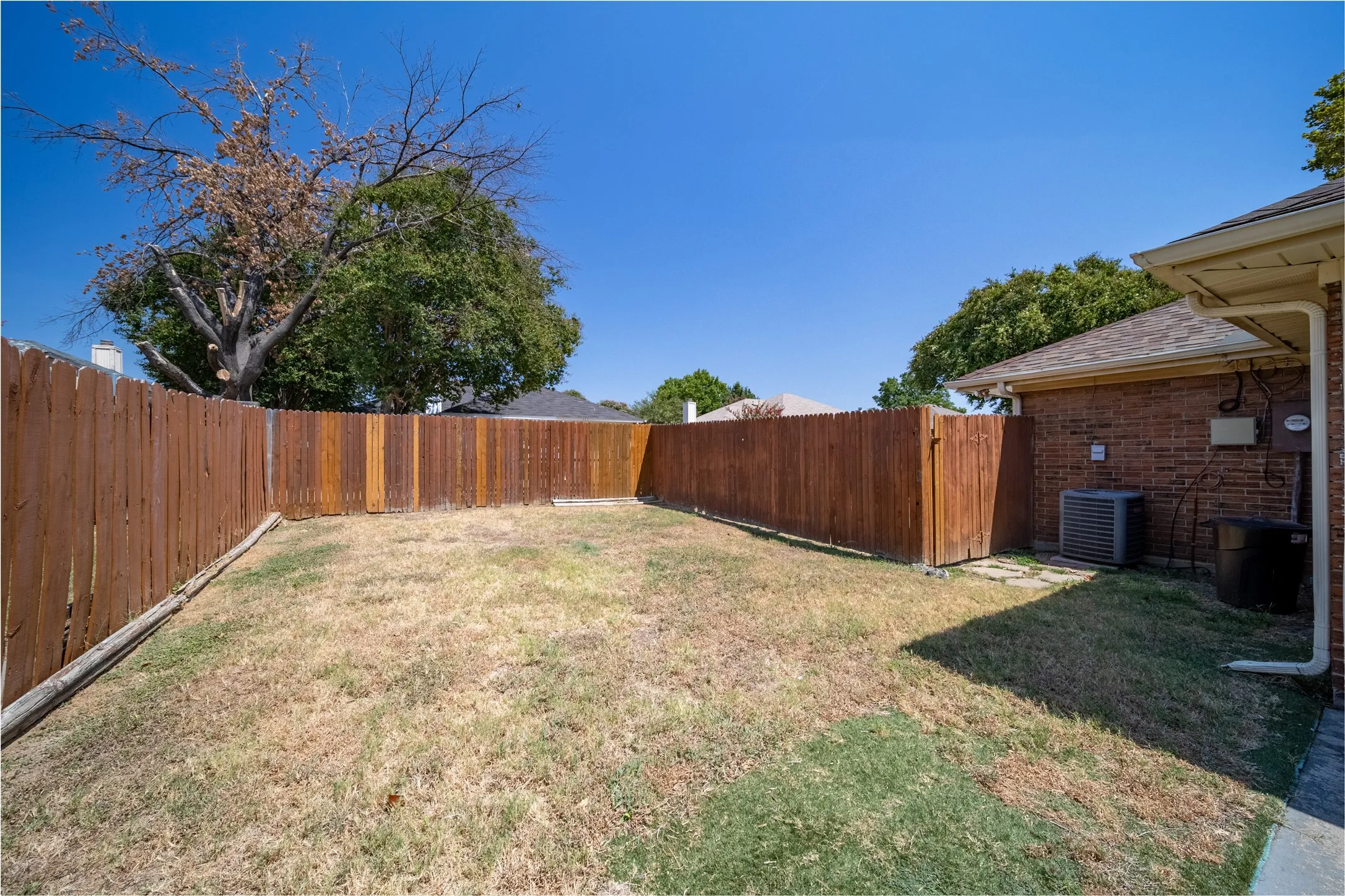 Duplex For Rent in Dallas County , 562 Stringfellow Drive, Coppell, Texas 75019, 3 Bedroom, 2 Bathroom, 1 Garage spaces, 1,309 Sqft, built in 1985, mls#21373717, Real Estate Agent in Coppell, Homes For Rent in Dallas county, Homes For Rent in Coppell, Realtor in Coppell Texas, Real Estate Brokerage Independent Realty Texas, Luminita Cordes Realtor