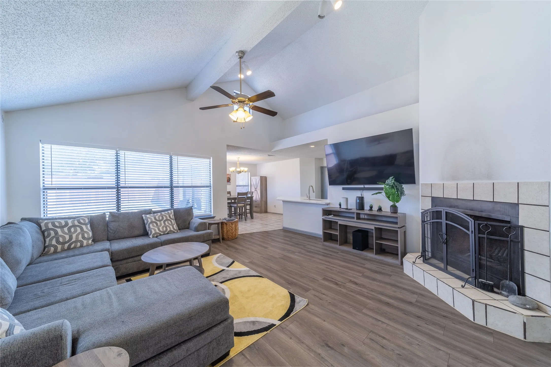 Duplex For Rent in Dallas County , 562 Stringfellow Drive, Coppell, Texas 75019, 3 Bedroom, 2 Bathroom, 1 Garage spaces, 1,309 Sqft, built in 1985, mls#21373717, Real Estate Agent in Coppell, Homes For Rent in Dallas county, Homes For Rent in Coppell, Realtor in Coppell Texas, Real Estate Brokerage Independent Realty Texas, Luminita Cordes Realtor
