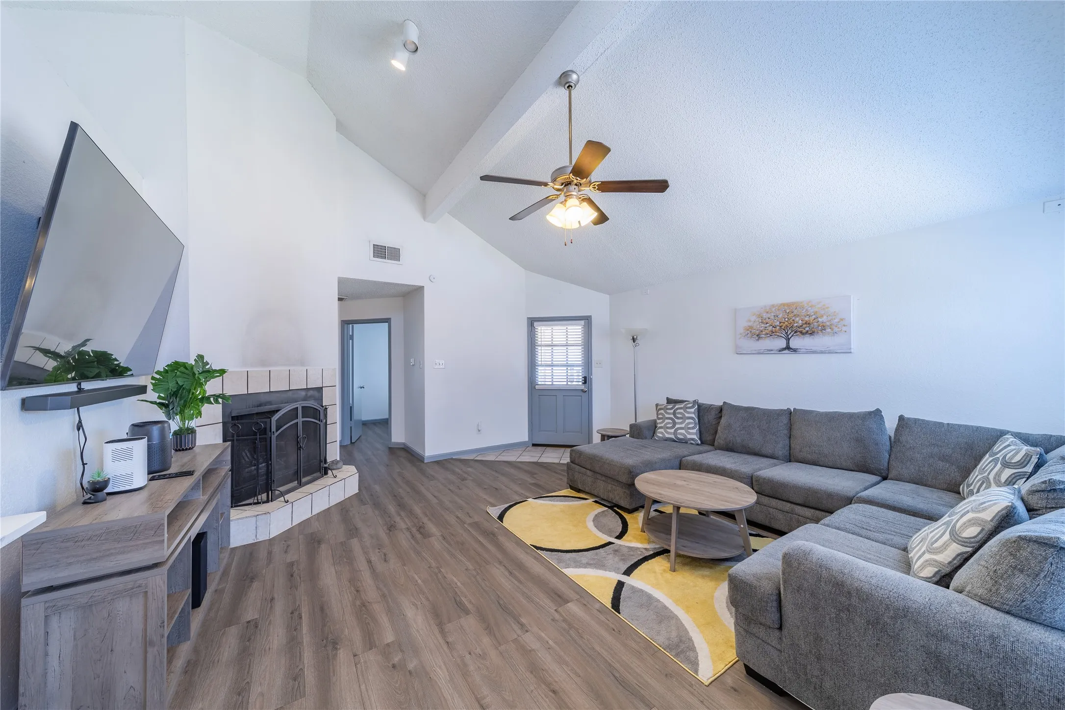 Duplex For Rent in Dallas County , 562 Stringfellow Drive, Coppell, Texas 75019, 3 Bedroom, 2 Bathroom, 1 Garage spaces, 1,309 Sqft, built in 1985, mls#21373717, Real Estate Agent in Coppell, Homes For Rent in Dallas county, Homes For Rent in Coppell, Realtor in Coppell Texas, Real Estate Brokerage Independent Realty Texas, Luminita Cordes Realtor