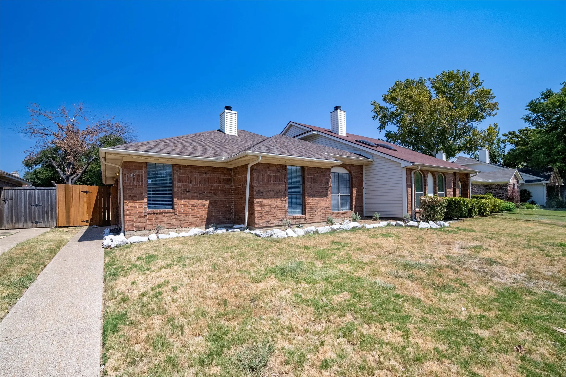 Duplex For Rent in Dallas County , 562 Stringfellow Drive, Coppell, Texas 75019, 3 Bedroom, 2 Bathroom, 1 Garage spaces, 1,309 Sqft, built in 1985, mls#21373717, Real Estate Agent in Coppell, Homes For Rent in Dallas county, Homes For Rent in Coppell, Realtor in Coppell Texas, Real Estate Brokerage Independent Realty Texas, Luminita Cordes Realtor