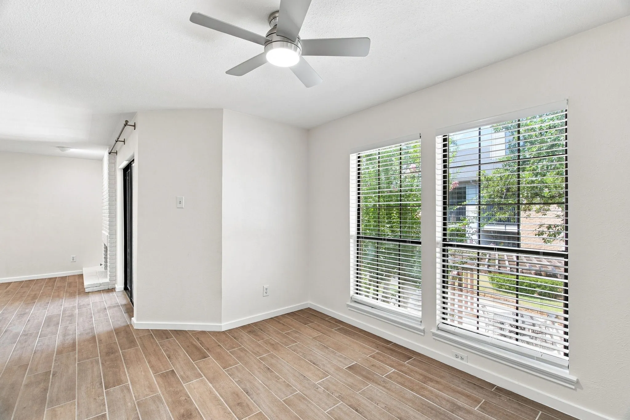Condominium For Rent in Dallas County , 15151 Berry Trail 910, Dallas, Texas 75248, 2 Bedroom, 3 Bathroom, Garage spaces, 966 Sqft, built in 1980, mls#21372021, Real Estate Agent in Dallas, Homes For Rent in Dallas county, Homes For Rent in Dallas, Realtor in Dallas Texas, Real Estate Brokerage Independent Realty Texas, Luminita Cordes Realtor
