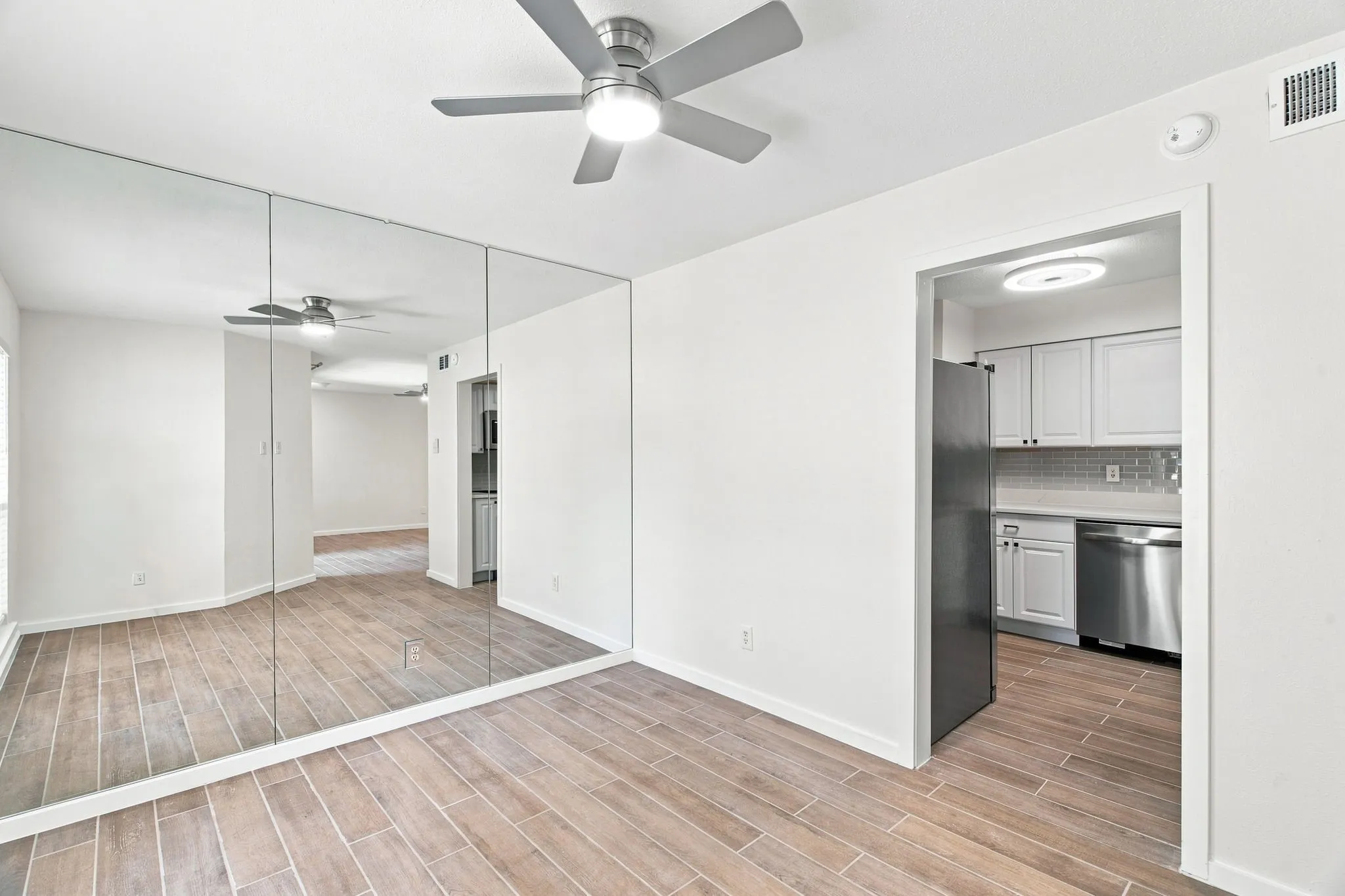 Condominium For Rent in Dallas County , 15151 Berry Trail 910, Dallas, Texas 75248, 2 Bedroom, 3 Bathroom, Garage spaces, 966 Sqft, built in 1980, mls#21372021, Real Estate Agent in Dallas, Homes For Rent in Dallas county, Homes For Rent in Dallas, Realtor in Dallas Texas, Real Estate Brokerage Independent Realty Texas, Luminita Cordes Realtor