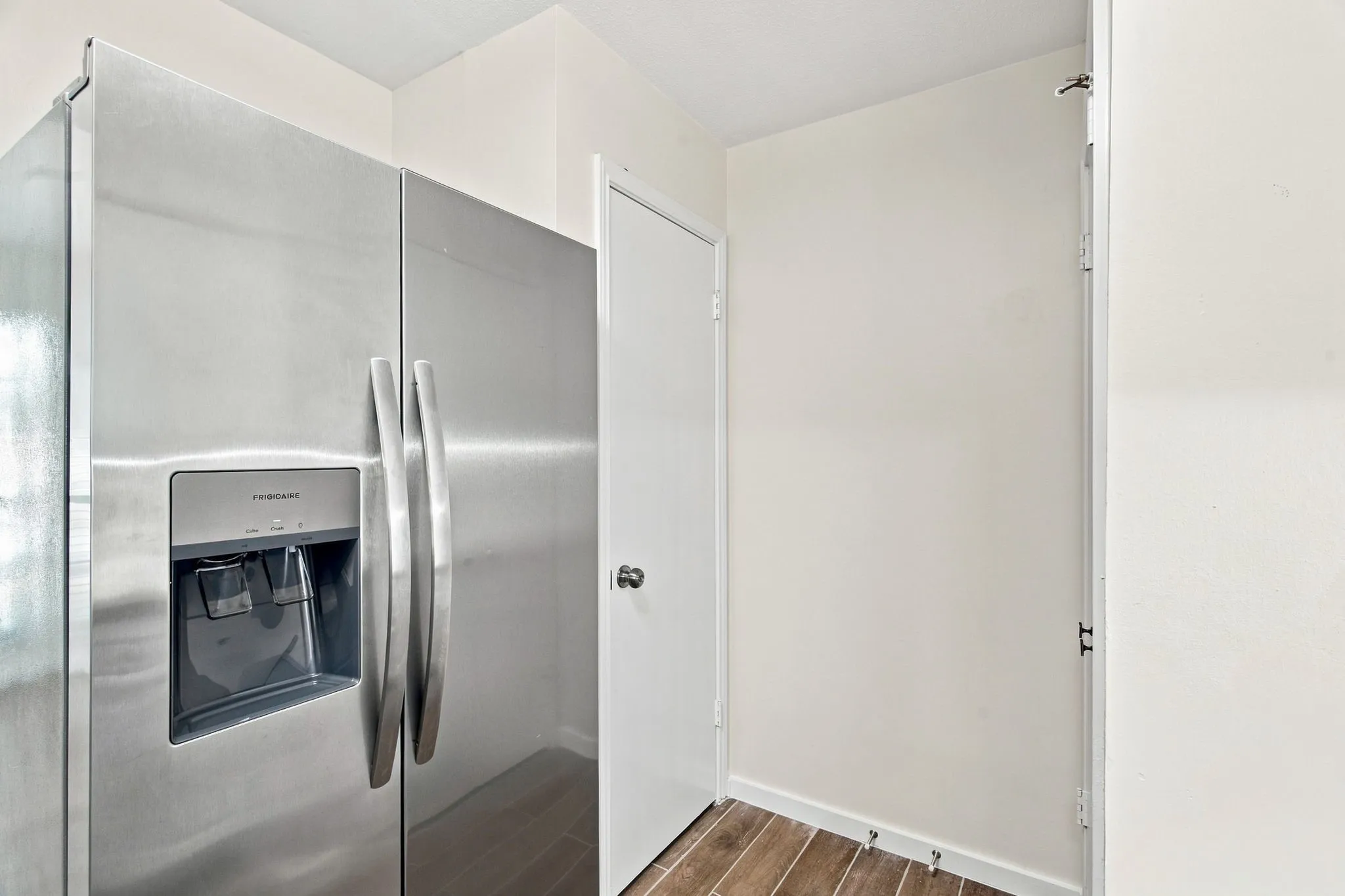 Condominium For Rent in Dallas County , 15151 Berry Trail 910, Dallas, Texas 75248, 2 Bedroom, 3 Bathroom, Garage spaces, 966 Sqft, built in 1980, mls#21372021, Real Estate Agent in Dallas, Homes For Rent in Dallas county, Homes For Rent in Dallas, Realtor in Dallas Texas, Real Estate Brokerage Independent Realty Texas, Luminita Cordes Realtor