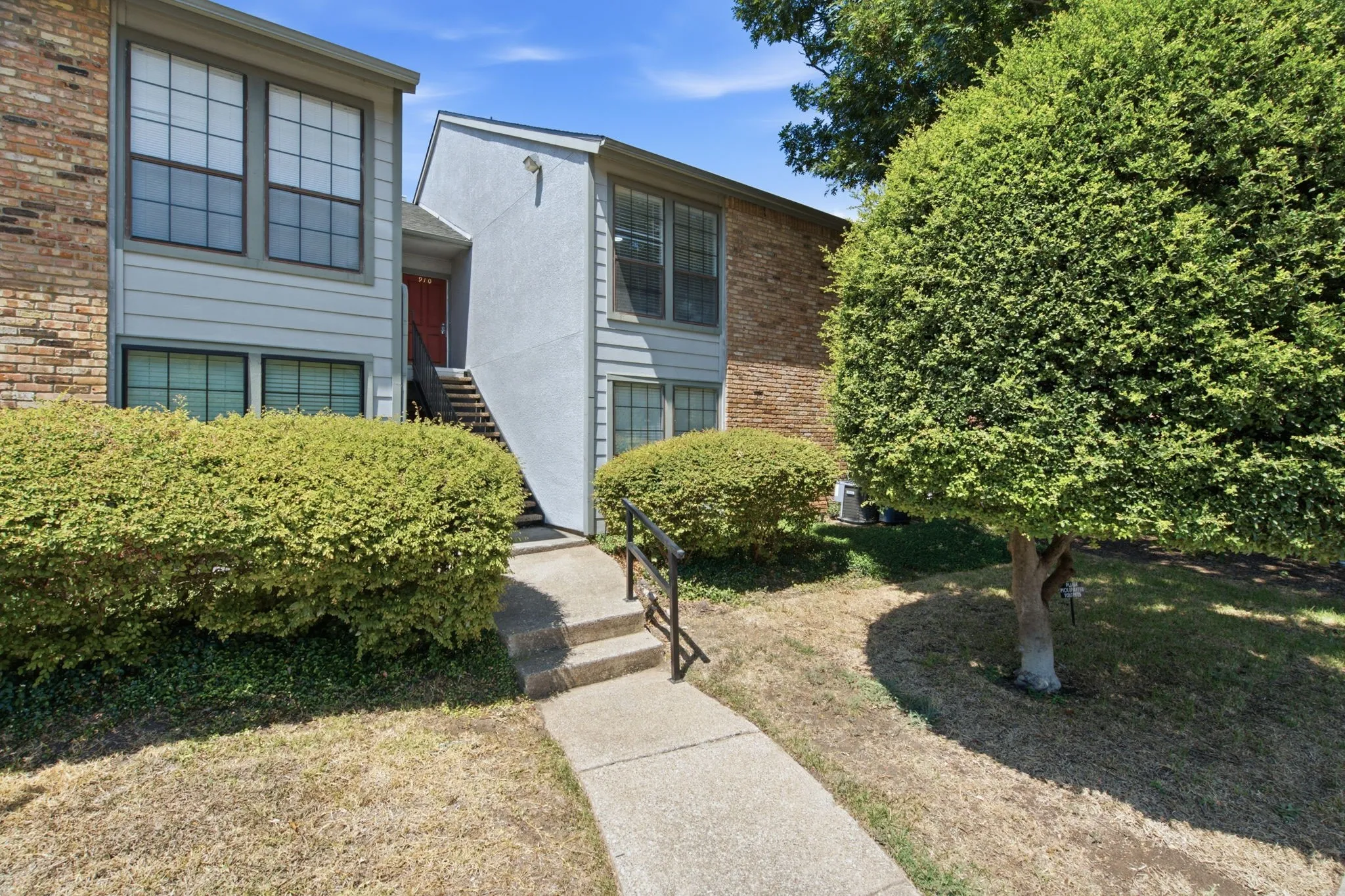 Condominium For Rent in Dallas County , 15151 Berry Trail 910, Dallas, Texas 75248, 2 Bedroom, 3 Bathroom, Garage spaces, 966 Sqft, built in 1980, mls#21372021, Real Estate Agent in Dallas, Homes For Rent in Dallas county, Homes For Rent in Dallas, Realtor in Dallas Texas, Real Estate Brokerage Independent Realty Texas, Luminita Cordes Realtor