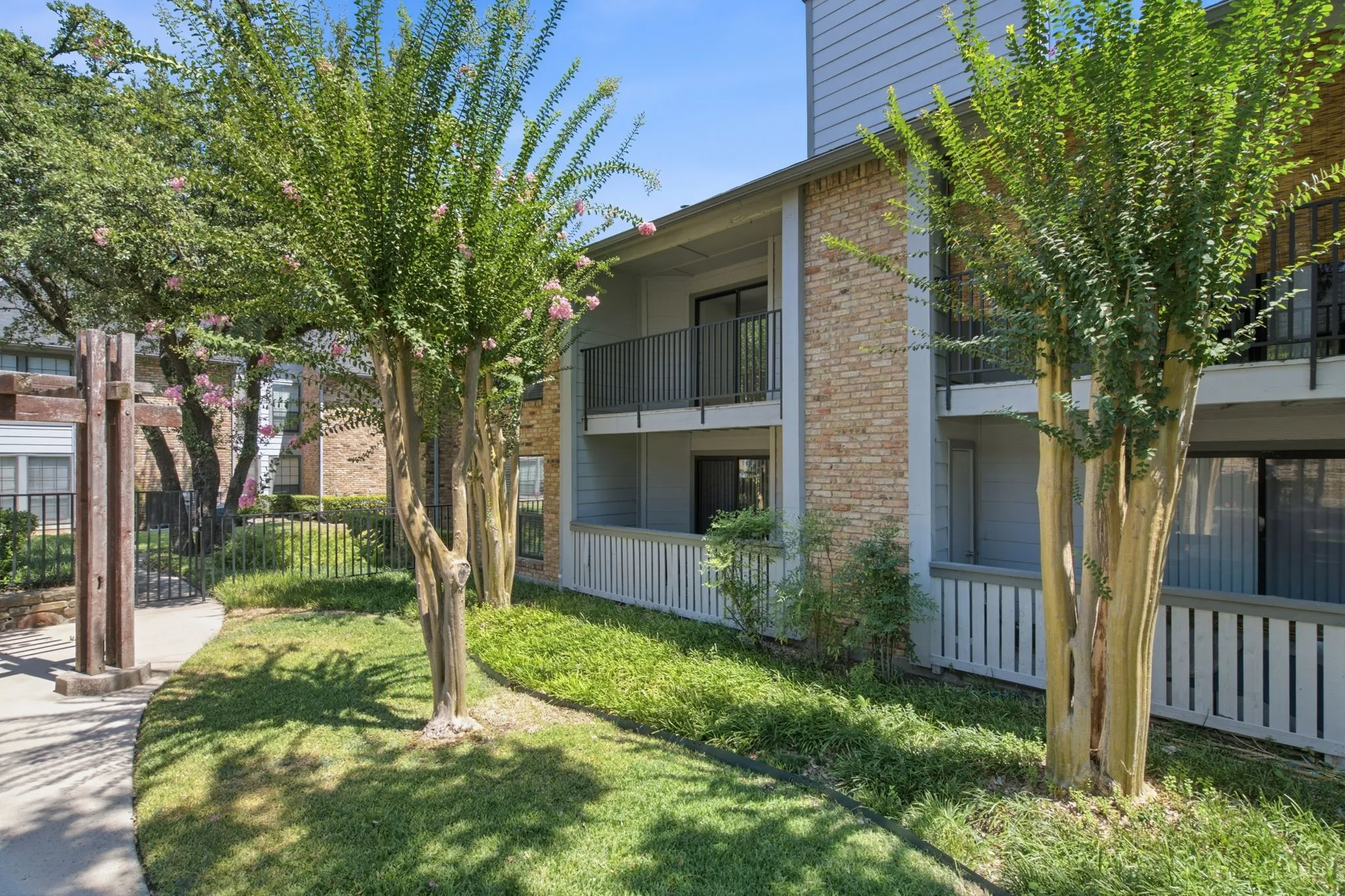 Condominium For Rent in Dallas County , 15151 Berry Trail 910, Dallas, Texas 75248, 2 Bedroom, 3 Bathroom, Garage spaces, 966 Sqft, built in 1980, mls#21372021, Real Estate Agent in Dallas, Homes For Rent in Dallas county, Homes For Rent in Dallas, Realtor in Dallas Texas, Real Estate Brokerage Independent Realty Texas, Luminita Cordes Realtor