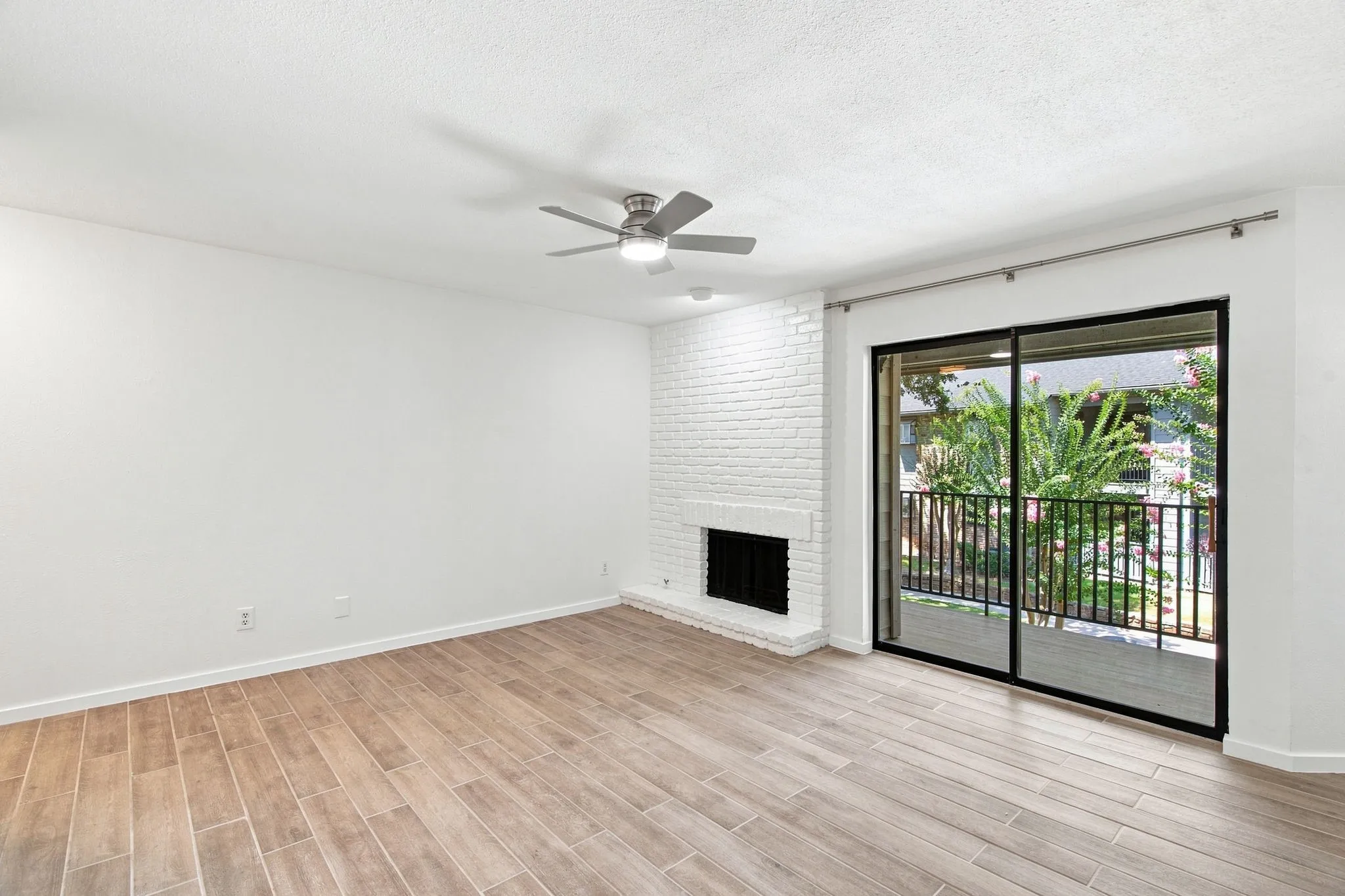Condominium For Rent in Dallas County , 15151 Berry Trail 910, Dallas, Texas 75248, 2 Bedroom, 3 Bathroom, Garage spaces, 966 Sqft, built in 1980, mls#21372021, Real Estate Agent in Dallas, Homes For Rent in Dallas county, Homes For Rent in Dallas, Realtor in Dallas Texas, Real Estate Brokerage Independent Realty Texas, Luminita Cordes Realtor