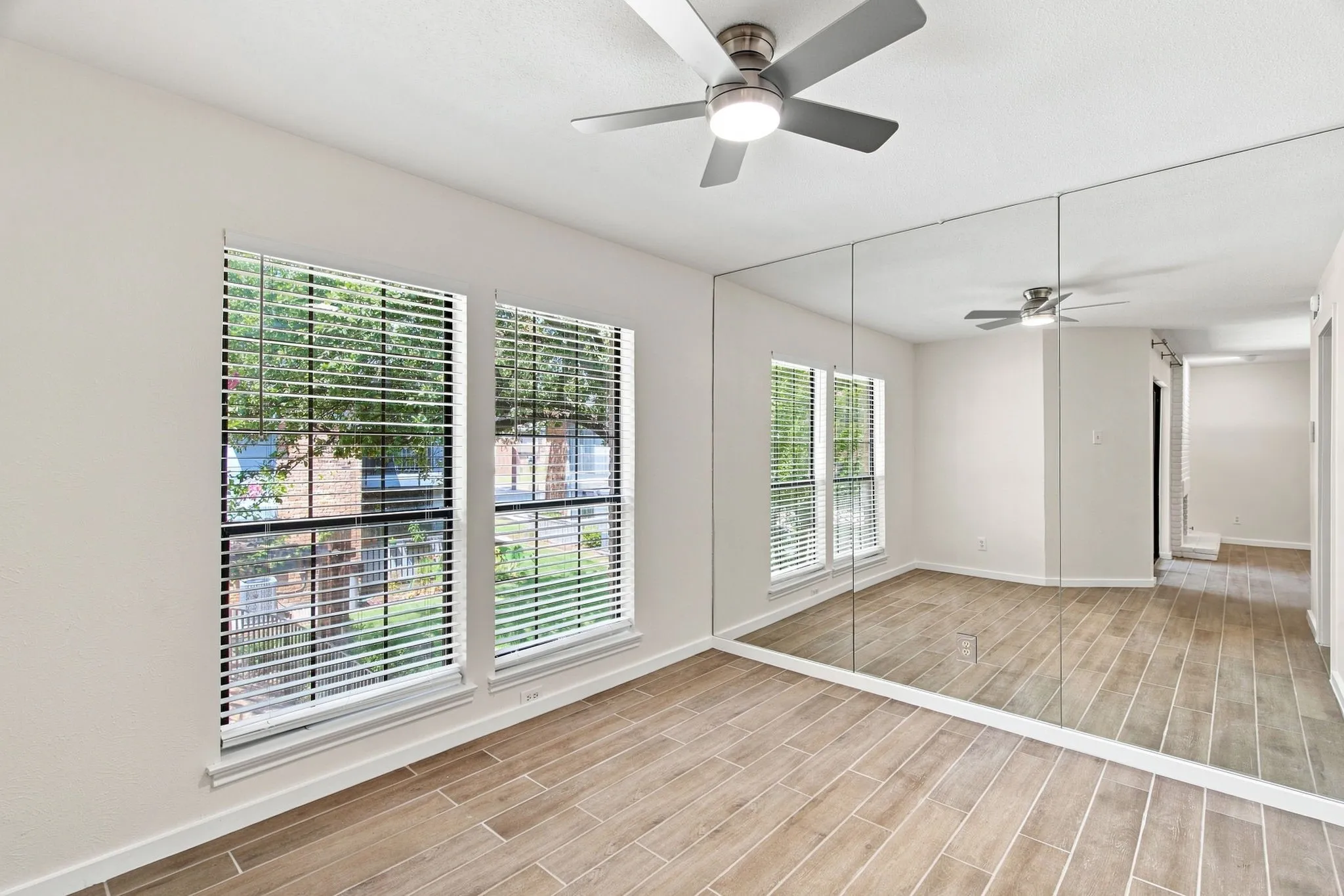 Condominium For Rent in Dallas County , 15151 Berry Trail 910, Dallas, Texas 75248, 2 Bedroom, 3 Bathroom, Garage spaces, 966 Sqft, built in 1980, mls#21372021, Real Estate Agent in Dallas, Homes For Rent in Dallas county, Homes For Rent in Dallas, Realtor in Dallas Texas, Real Estate Brokerage Independent Realty Texas, Luminita Cordes Realtor