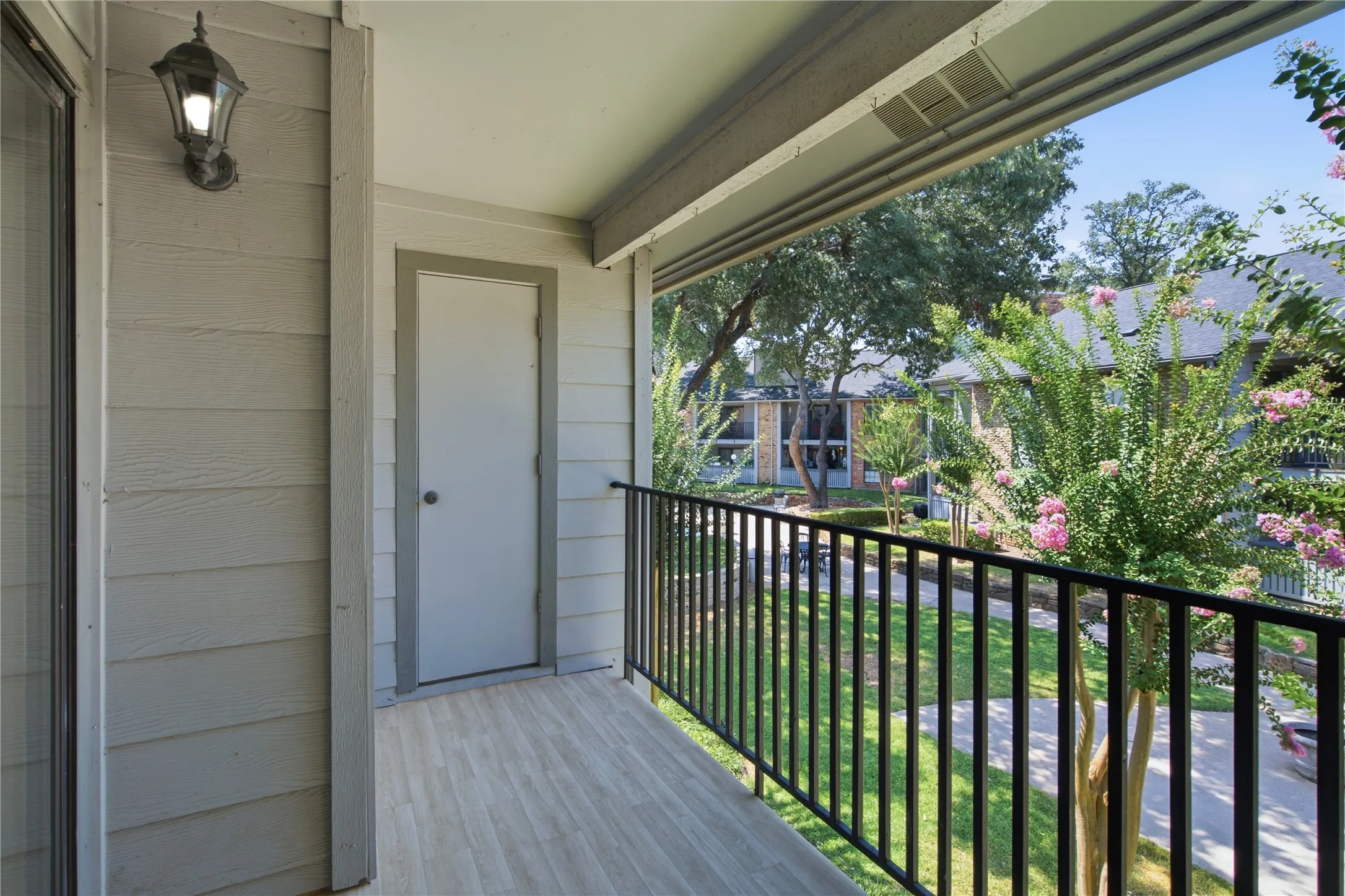 Condominium For Rent in Dallas County , 15151 Berry Trail 910, Dallas, Texas 75248, 2 Bedroom, 3 Bathroom, Garage spaces, 966 Sqft, built in 1980, mls#21372021, Real Estate Agent in Dallas, Homes For Rent in Dallas county, Homes For Rent in Dallas, Realtor in Dallas Texas, Real Estate Brokerage Independent Realty Texas, Luminita Cordes Realtor