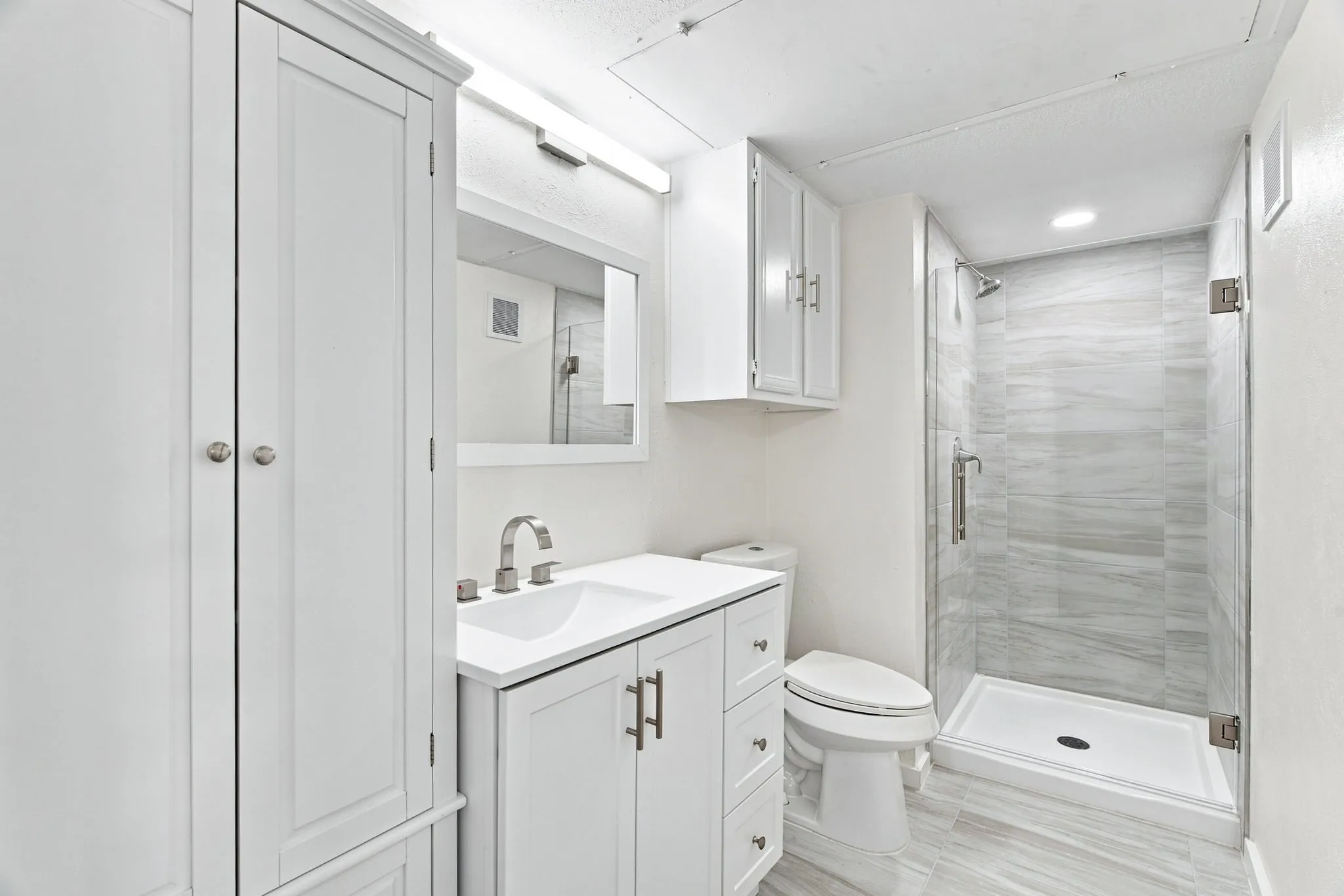 Condominium For Rent in Dallas County , 15151 Berry Trail 910, Dallas, Texas 75248, 2 Bedroom, 3 Bathroom, Garage spaces, 966 Sqft, built in 1980, mls#21372021, Real Estate Agent in Dallas, Homes For Rent in Dallas county, Homes For Rent in Dallas, Realtor in Dallas Texas, Real Estate Brokerage Independent Realty Texas, Luminita Cordes Realtor