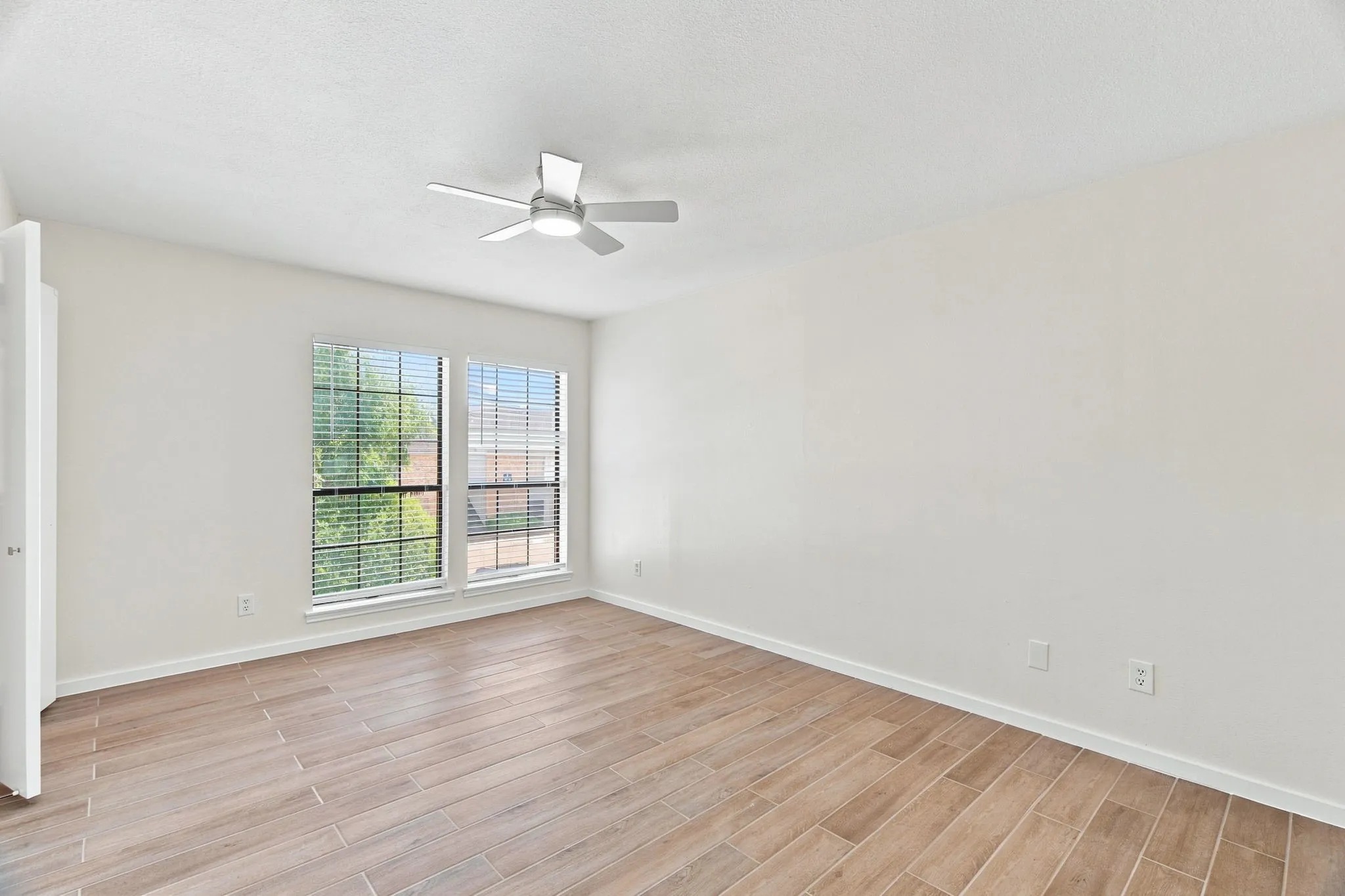 Condominium For Rent in Dallas County , 15151 Berry Trail 910, Dallas, Texas 75248, 2 Bedroom, 3 Bathroom, Garage spaces, 966 Sqft, built in 1980, mls#21372021, Real Estate Agent in Dallas, Homes For Rent in Dallas county, Homes For Rent in Dallas, Realtor in Dallas Texas, Real Estate Brokerage Independent Realty Texas, Luminita Cordes Realtor