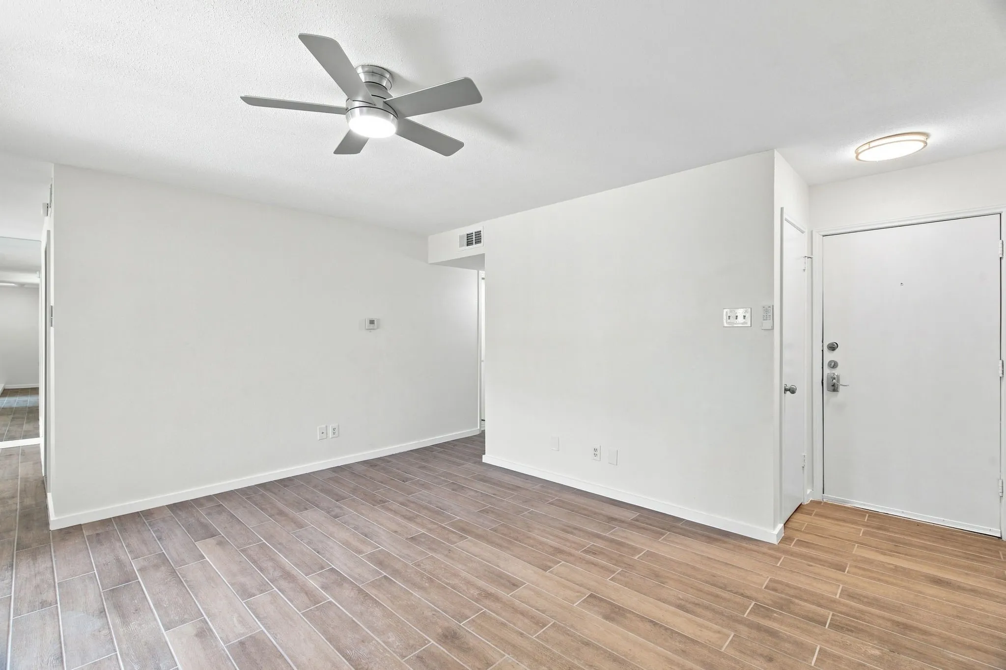 Condominium For Rent in Dallas County , 15151 Berry Trail 910, Dallas, Texas 75248, 2 Bedroom, 3 Bathroom, Garage spaces, 966 Sqft, built in 1980, mls#21372021, Real Estate Agent in Dallas, Homes For Rent in Dallas county, Homes For Rent in Dallas, Realtor in Dallas Texas, Real Estate Brokerage Independent Realty Texas, Luminita Cordes Realtor