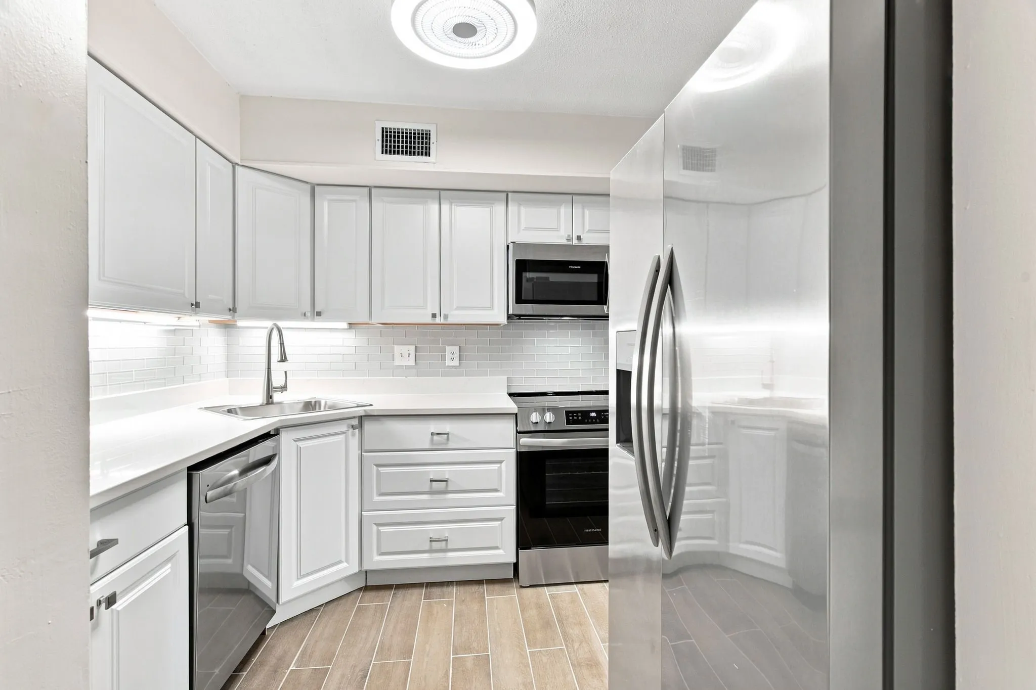 Condominium For Rent in Dallas County , 15151 Berry Trail 910, Dallas, Texas 75248, 2 Bedroom, 3 Bathroom, Garage spaces, 966 Sqft, built in 1980, mls#21372021, Real Estate Agent in Dallas, Homes For Rent in Dallas county, Homes For Rent in Dallas, Realtor in Dallas Texas, Real Estate Brokerage Independent Realty Texas, Luminita Cordes Realtor