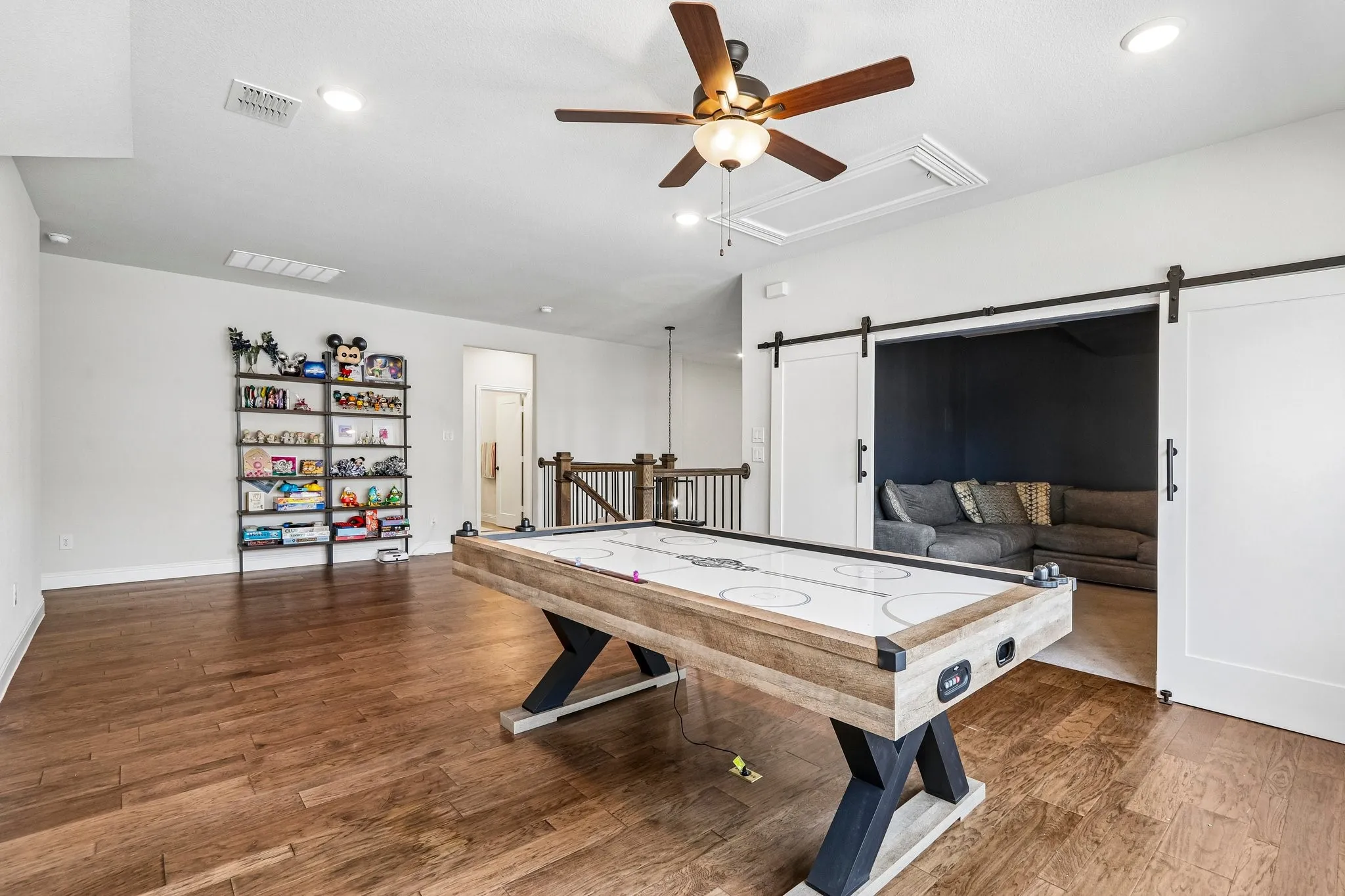 Expansive bonus room featuring wood-finish flooring, recessed lighting, and a ceiling fan
