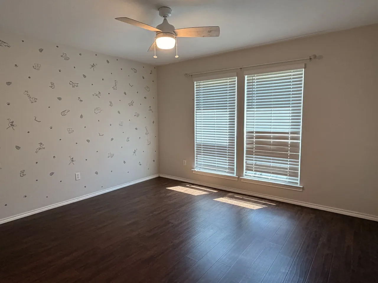 Townhouse For Rent in Tarrant County , 2024 N Saint Andrews Court, Arlington, Texas 76011, 3 Bedroom, 2 Bathroom, 2 Garage spaces, 2,359 Sqft, built in 1985, mls#21372964, Real Estate Agent in Arlington, Homes For Rent in Tarrant county, Homes For Rent in Arlington, Realtor in Arlington Texas, Real Estate Brokerage Independent Realty Texas, Luminita Cordes Realtor
