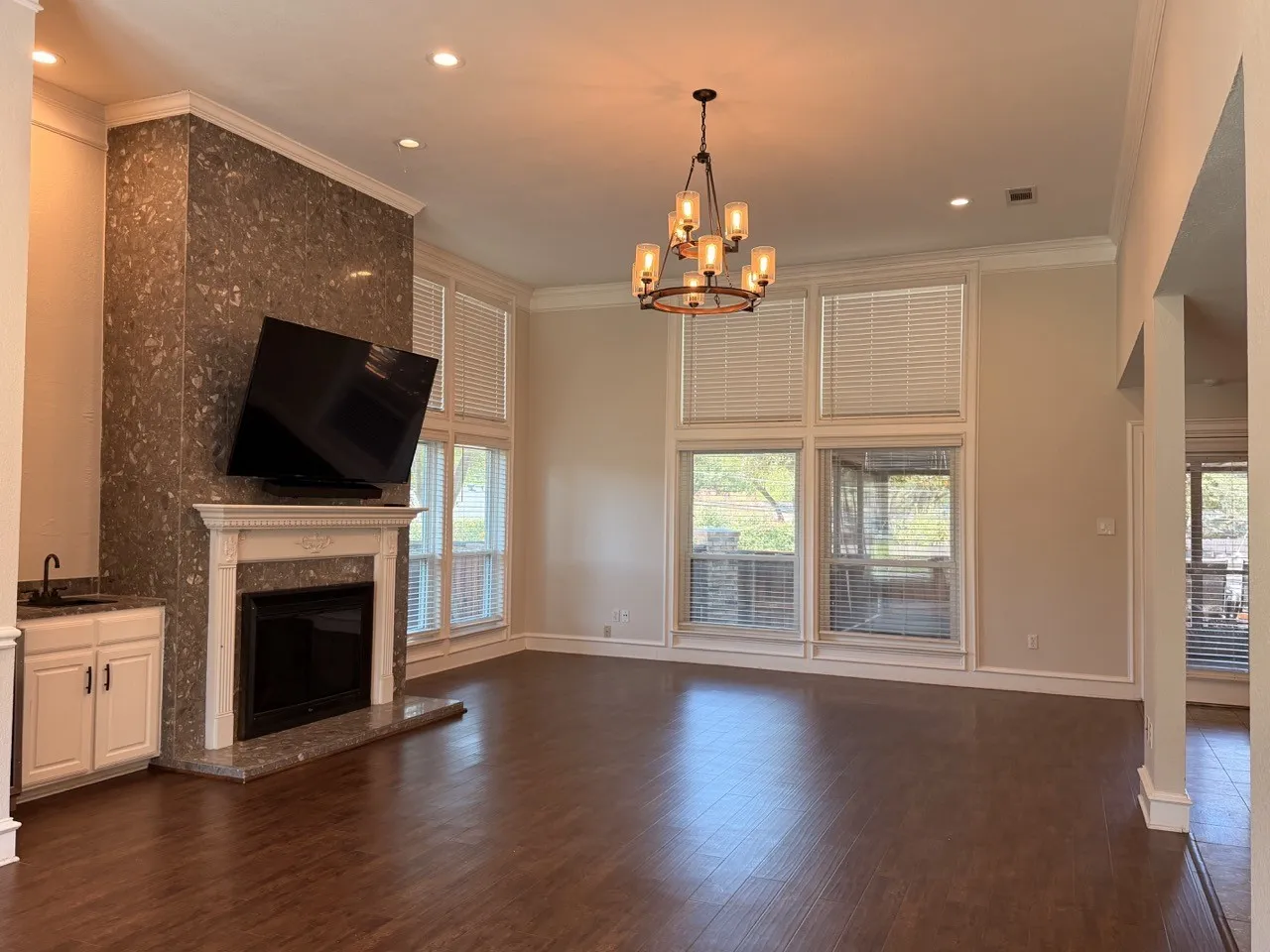 Townhouse For Rent in Tarrant County , 2024 N Saint Andrews Court, Arlington, Texas 76011, 3 Bedroom, 2 Bathroom, 2 Garage spaces, 2,359 Sqft, built in 1985, mls#21372964, Real Estate Agent in Arlington, Homes For Rent in Tarrant county, Homes For Rent in Arlington, Realtor in Arlington Texas, Real Estate Brokerage Independent Realty Texas, Luminita Cordes Realtor