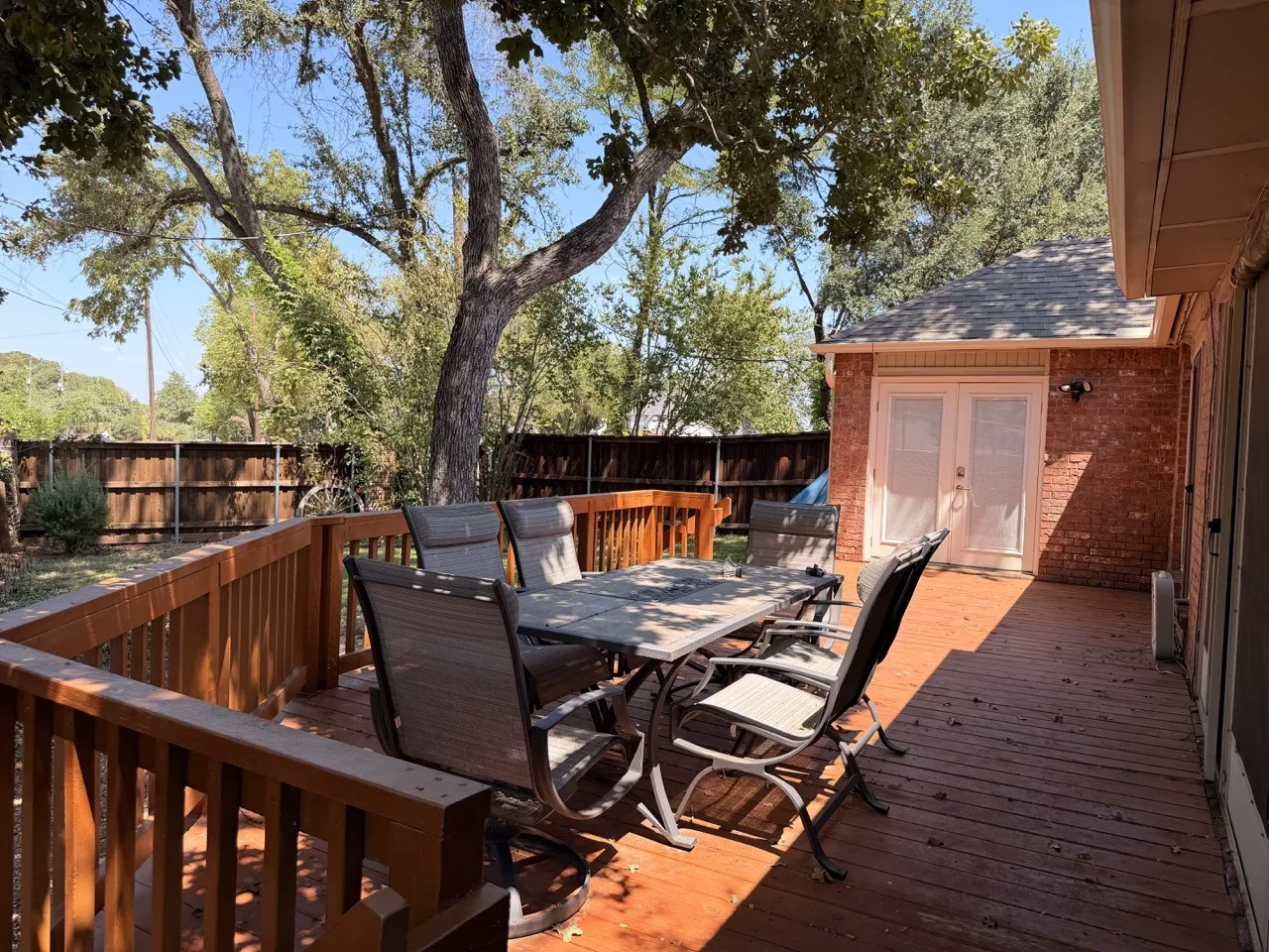 Townhouse For Rent in Tarrant County , 2024 N Saint Andrews Court, Arlington, Texas 76011, 3 Bedroom, 2 Bathroom, 2 Garage spaces, 2,359 Sqft, built in 1985, mls#21372964, Real Estate Agent in Arlington, Homes For Rent in Tarrant county, Homes For Rent in Arlington, Realtor in Arlington Texas, Real Estate Brokerage Independent Realty Texas, Luminita Cordes Realtor