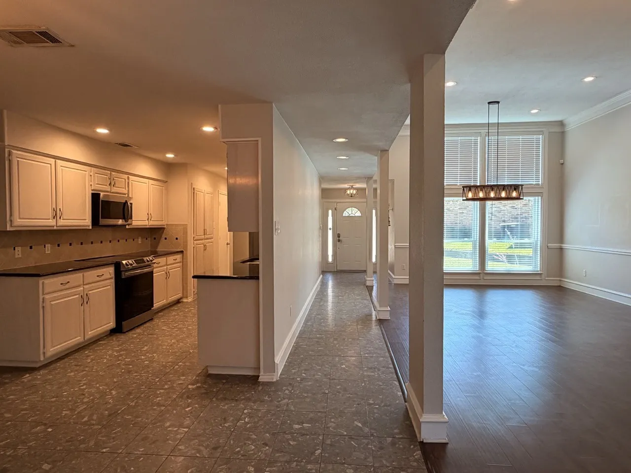 Townhouse For Rent in Tarrant County , 2024 N Saint Andrews Court, Arlington, Texas 76011, 3 Bedroom, 2 Bathroom, 2 Garage spaces, 2,359 Sqft, built in 1985, mls#21372964, Real Estate Agent in Arlington, Homes For Rent in Tarrant county, Homes For Rent in Arlington, Realtor in Arlington Texas, Real Estate Brokerage Independent Realty Texas, Luminita Cordes Realtor