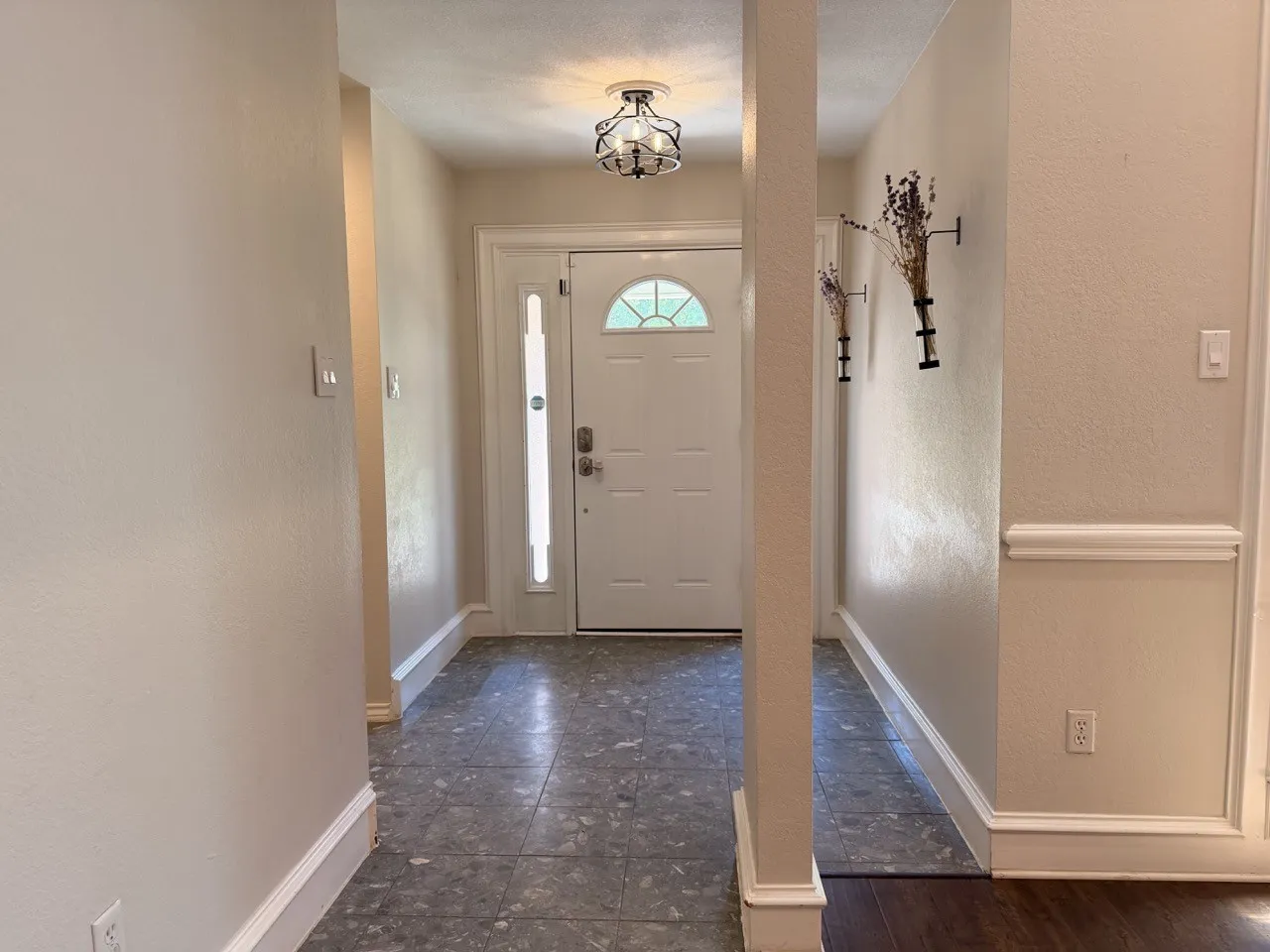 Townhouse For Rent in Tarrant County , 2024 N Saint Andrews Court, Arlington, Texas 76011, 3 Bedroom, 2 Bathroom, 2 Garage spaces, 2,359 Sqft, built in 1985, mls#21372964, Real Estate Agent in Arlington, Homes For Rent in Tarrant county, Homes For Rent in Arlington, Realtor in Arlington Texas, Real Estate Brokerage Independent Realty Texas, Luminita Cordes Realtor