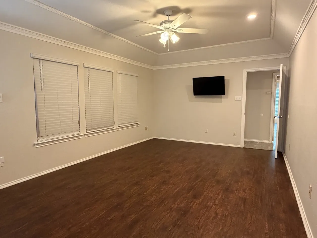 Townhouse For Rent in Tarrant County , 2024 N Saint Andrews Court, Arlington, Texas 76011, 3 Bedroom, 2 Bathroom, 2 Garage spaces, 2,359 Sqft, built in 1985, mls#21372964, Real Estate Agent in Arlington, Homes For Rent in Tarrant county, Homes For Rent in Arlington, Realtor in Arlington Texas, Real Estate Brokerage Independent Realty Texas, Luminita Cordes Realtor