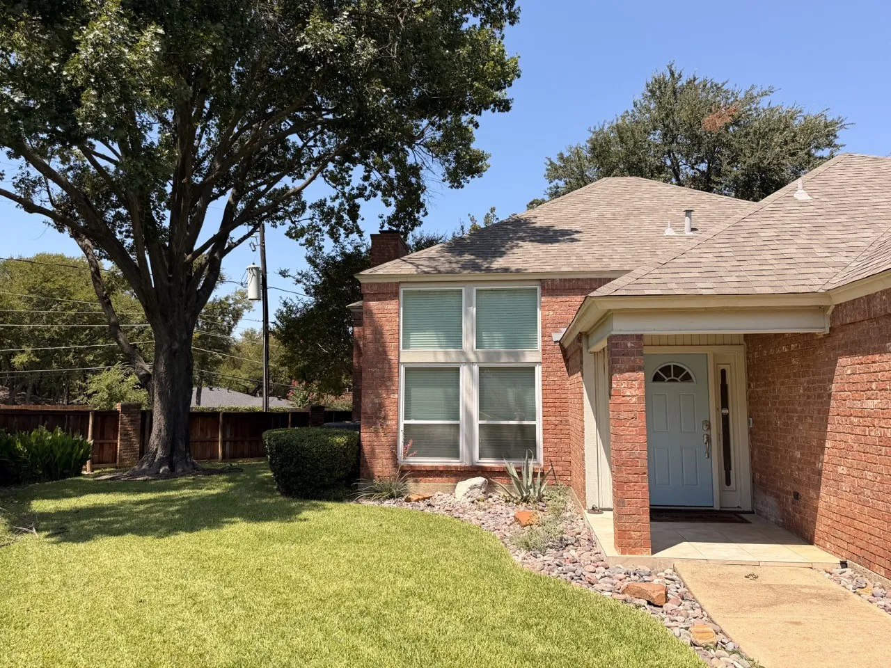 Townhouse For Rent in Tarrant County , 2024 N Saint Andrews Court, Arlington, Texas 76011, 3 Bedroom, 2 Bathroom, 2 Garage spaces, 2,359 Sqft, built in 1985, mls#21372964, Real Estate Agent in Arlington, Homes For Rent in Tarrant county, Homes For Rent in Arlington, Realtor in Arlington Texas, Real Estate Brokerage Independent Realty Texas, Luminita Cordes Realtor