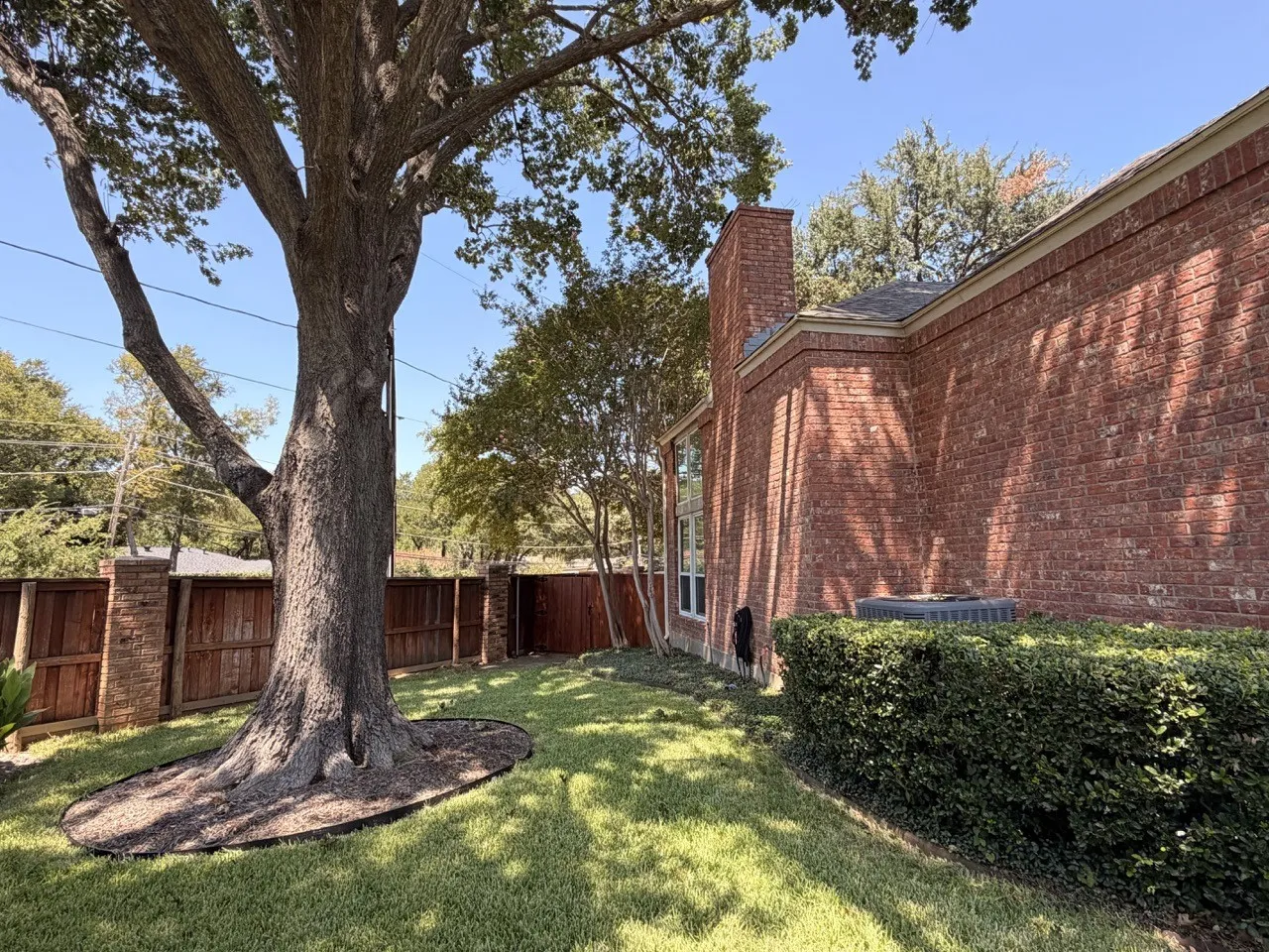 Townhouse For Rent in Tarrant County , 2024 N Saint Andrews Court, Arlington, Texas 76011, 3 Bedroom, 2 Bathroom, 2 Garage spaces, 2,359 Sqft, built in 1985, mls#21372964, Real Estate Agent in Arlington, Homes For Rent in Tarrant county, Homes For Rent in Arlington, Realtor in Arlington Texas, Real Estate Brokerage Independent Realty Texas, Luminita Cordes Realtor