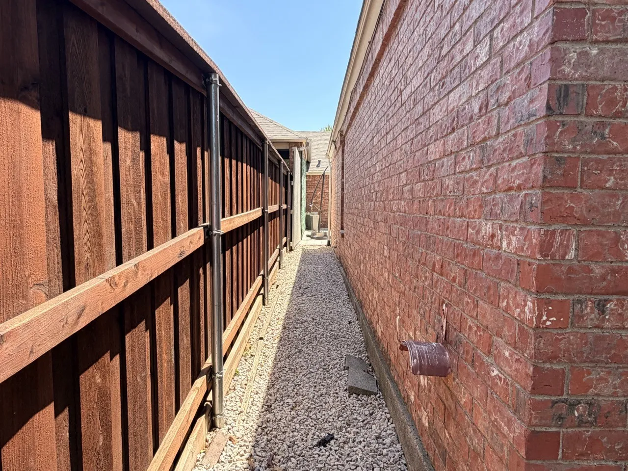 Townhouse For Rent in Tarrant County , 2024 N Saint Andrews Court, Arlington, Texas 76011, 3 Bedroom, 2 Bathroom, 2 Garage spaces, 2,359 Sqft, built in 1985, mls#21372964, Real Estate Agent in Arlington, Homes For Rent in Tarrant county, Homes For Rent in Arlington, Realtor in Arlington Texas, Real Estate Brokerage Independent Realty Texas, Luminita Cordes Realtor