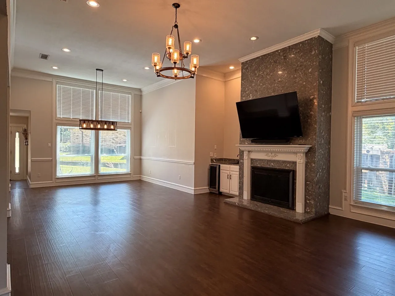 Townhouse For Rent in Tarrant County , 2024 N Saint Andrews Court, Arlington, Texas 76011, 3 Bedroom, 2 Bathroom, 2 Garage spaces, 2,359 Sqft, built in 1985, mls#21372964, Real Estate Agent in Arlington, Homes For Rent in Tarrant county, Homes For Rent in Arlington, Realtor in Arlington Texas, Real Estate Brokerage Independent Realty Texas, Luminita Cordes Realtor