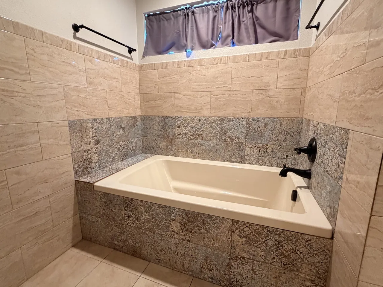 Townhouse For Rent in Tarrant County , 2024 N Saint Andrews Court, Arlington, Texas 76011, 3 Bedroom, 2 Bathroom, 2 Garage spaces, 2,359 Sqft, built in 1985, mls#21372964, Real Estate Agent in Arlington, Homes For Rent in Tarrant county, Homes For Rent in Arlington, Realtor in Arlington Texas, Real Estate Brokerage Independent Realty Texas, Luminita Cordes Realtor