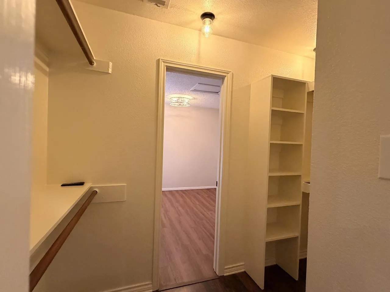 Townhouse For Rent in Tarrant County , 2024 N Saint Andrews Court, Arlington, Texas 76011, 3 Bedroom, 2 Bathroom, 2 Garage spaces, 2,359 Sqft, built in 1985, mls#21372964, Real Estate Agent in Arlington, Homes For Rent in Tarrant county, Homes For Rent in Arlington, Realtor in Arlington Texas, Real Estate Brokerage Independent Realty Texas, Luminita Cordes Realtor
