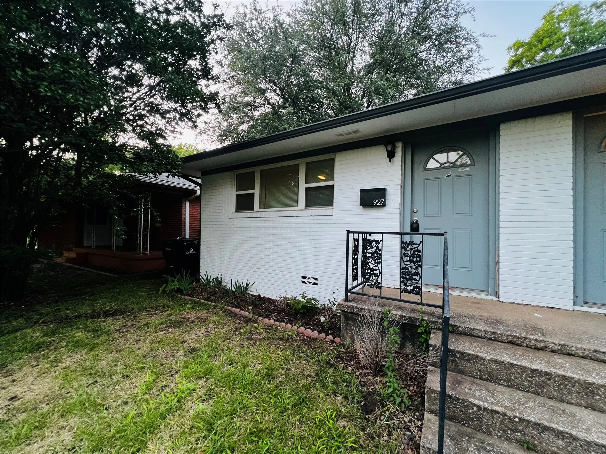 Duplex For Rent in Grayson County , 927 W Morton Street, Denison, Texas 75020, 2 Bedroom, 1 Bathroom, Garage spaces, 1,033 Sqft, built in 1962, mls#21368910, Real Estate Agent in Denison, Homes For Rent in Grayson county, Homes For Rent in Denison, Realtor in Denison Texas, Real Estate Brokerage Independent Realty Texas, Luminita Cordes Realtor