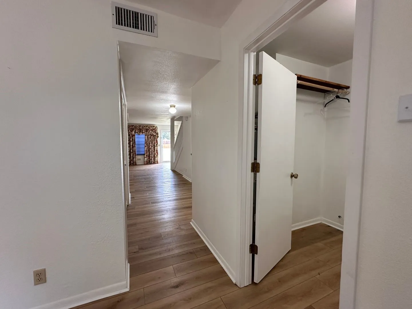 Townhouse For Rent in Brown County , 1601 14th, Brownwood, Texas 76801, 3 Bedroom, 3 Bathroom, 2 Garage spaces, 1,654 Sqft, built in 1981, mls#21373817, Real Estate Agent in Brownwood, Homes For Rent in Brown county, Homes For Rent in Brownwood, Realtor in Brownwood Texas, Real Estate Brokerage Independent Realty Texas, Luminita Cordes Realtor