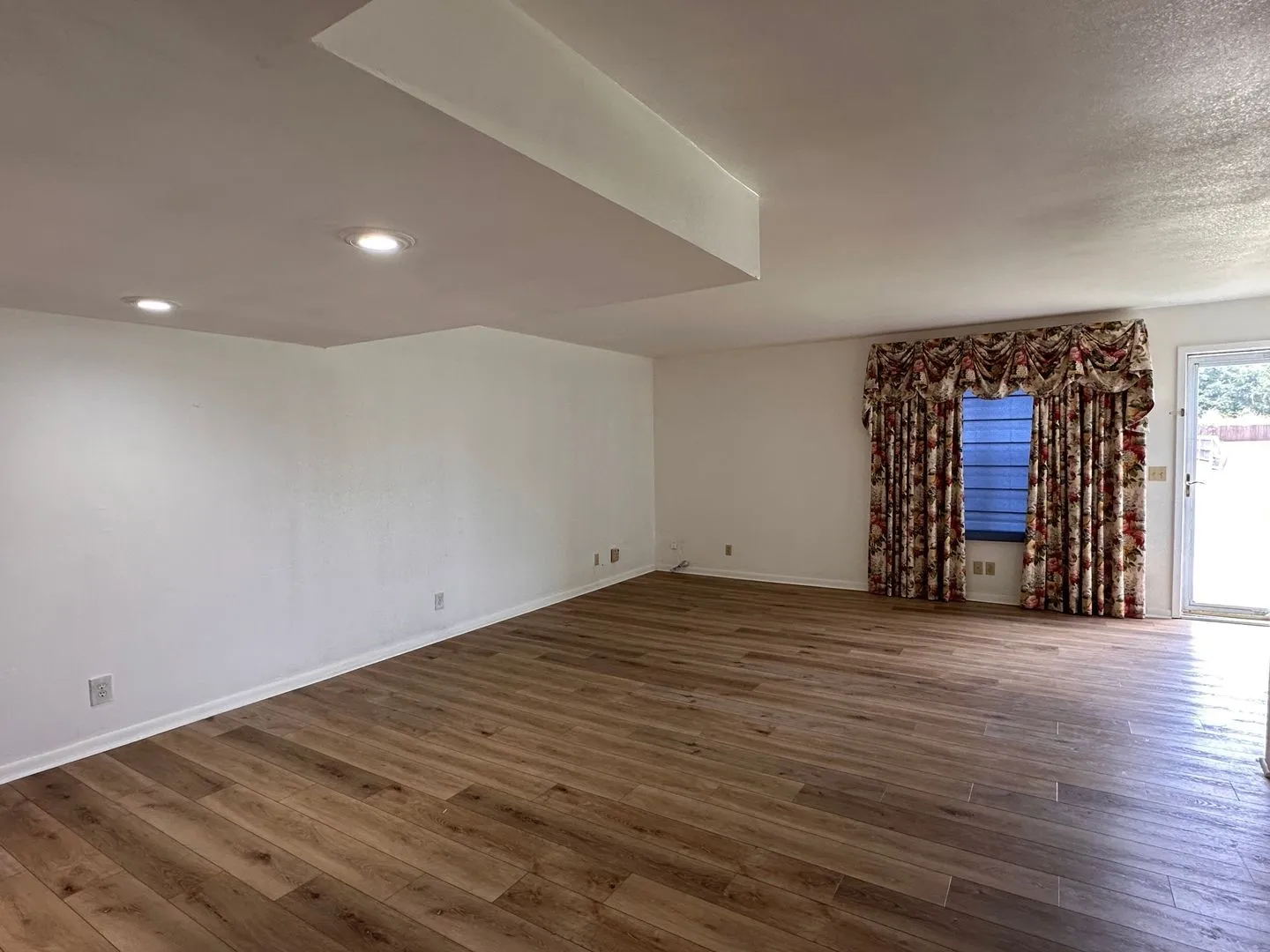 Townhouse For Rent in Brown County , 1601 14th, Brownwood, Texas 76801, 3 Bedroom, 3 Bathroom, 2 Garage spaces, 1,654 Sqft, built in 1981, mls#21373817, Real Estate Agent in Brownwood, Homes For Rent in Brown county, Homes For Rent in Brownwood, Realtor in Brownwood Texas, Real Estate Brokerage Independent Realty Texas, Luminita Cordes Realtor