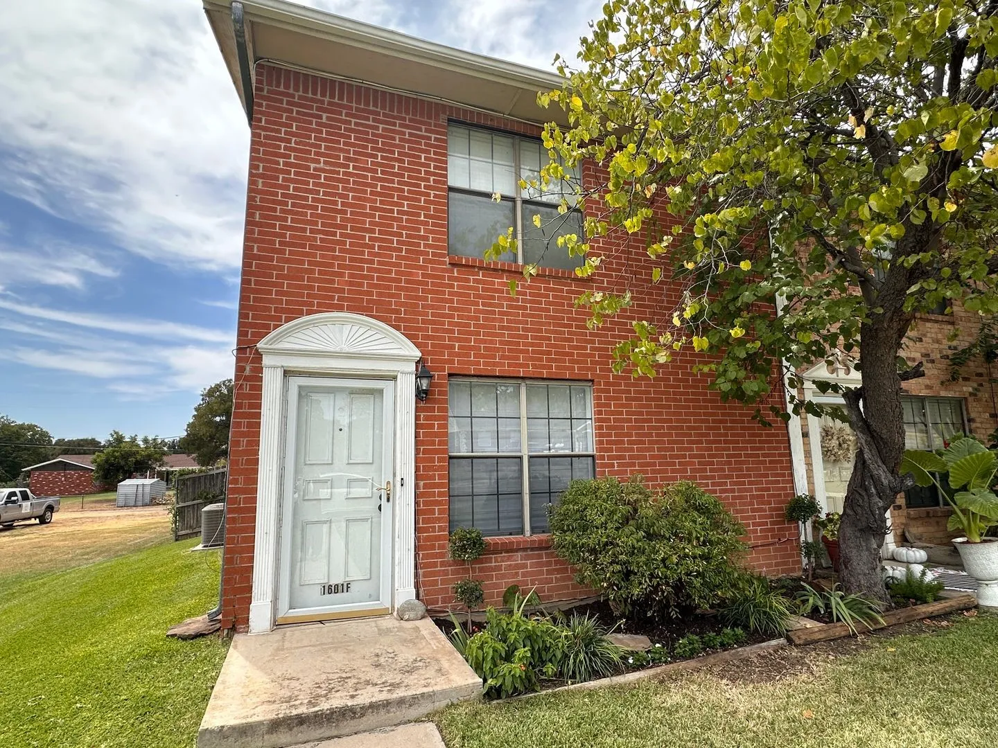 Townhouse For Rent in Brown County , 1601 14th, Brownwood, Texas 76801, 3 Bedroom, 3 Bathroom, 2 Garage spaces, 1,654 Sqft, built in 1981, mls#21373817, Real Estate Agent in Brownwood, Homes For Rent in Brown county, Homes For Rent in Brownwood, Realtor in Brownwood Texas, Real Estate Brokerage Independent Realty Texas, Luminita Cordes Realtor
