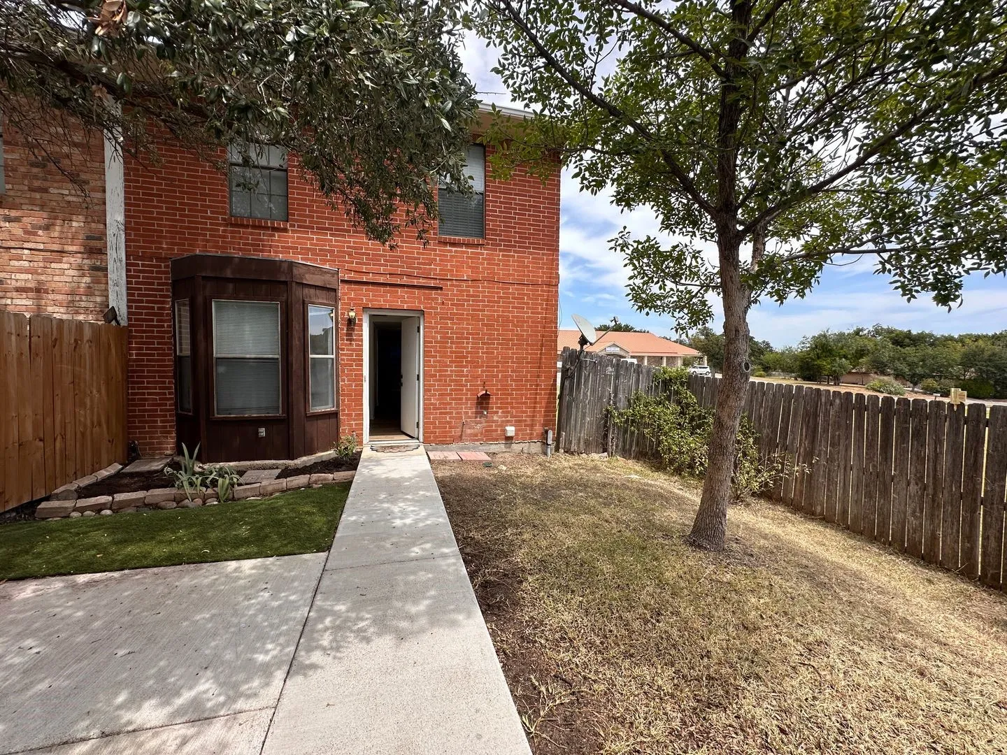 Townhouse For Rent in Brown County , 1601 14th, Brownwood, Texas 76801, 3 Bedroom, 3 Bathroom, 2 Garage spaces, 1,654 Sqft, built in 1981, mls#21373817, Real Estate Agent in Brownwood, Homes For Rent in Brown county, Homes For Rent in Brownwood, Realtor in Brownwood Texas, Real Estate Brokerage Independent Realty Texas, Luminita Cordes Realtor