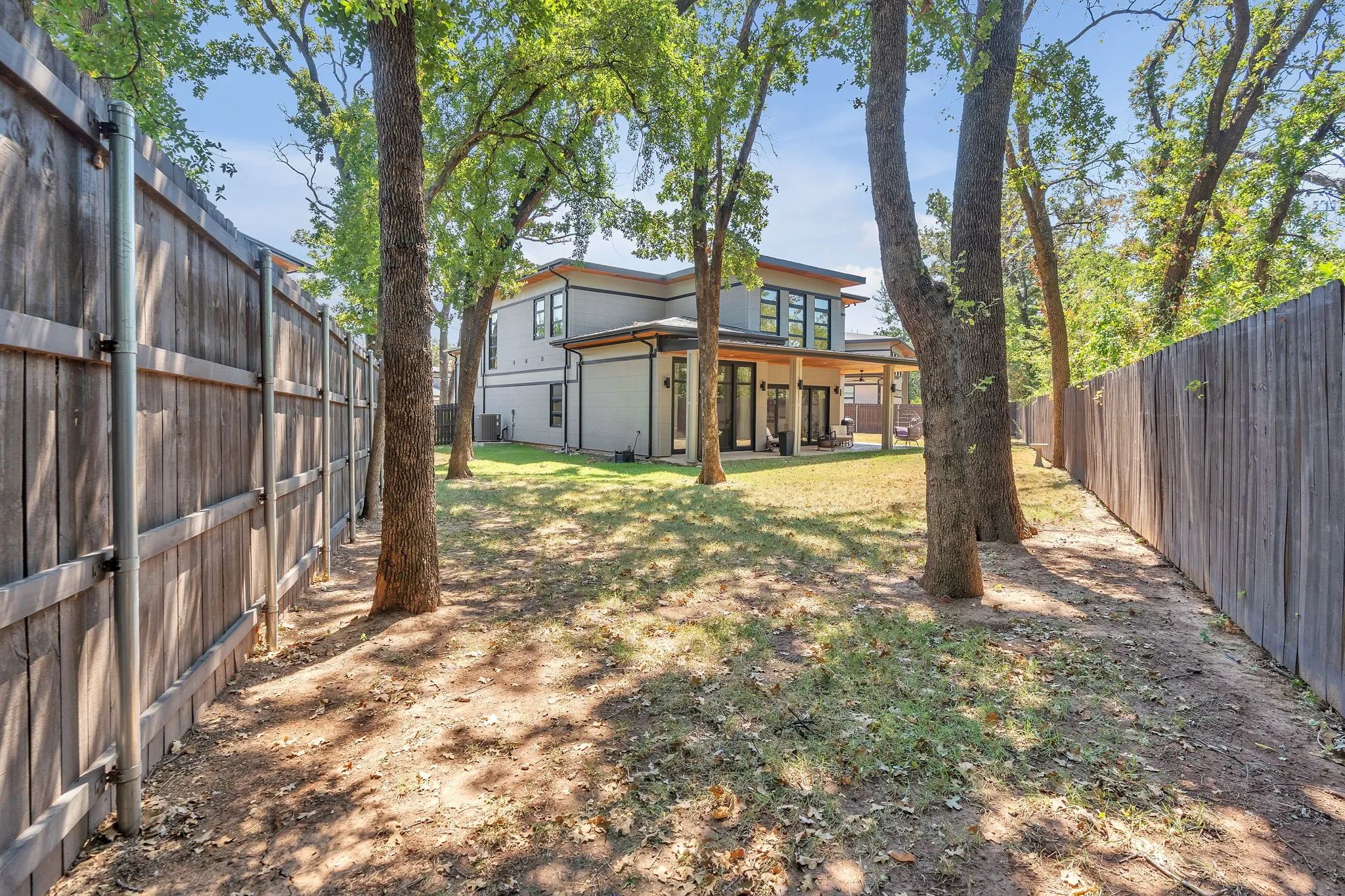 Covered patio with a wood-finish ceiling