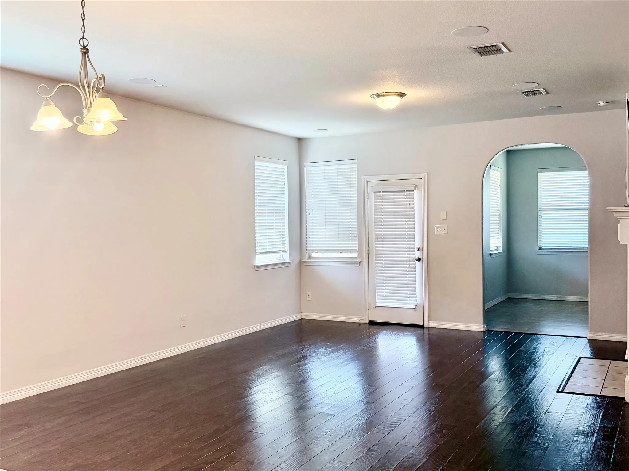 Single Family Residence For Rent in Tarrant County , 9251 Water Oak Drive, Arlington, Texas 76002, 4 Bedroom, 2 Bathroom, 2 Garage spaces, 1,976 Sqft, built in 2013, mls#21373552, Real Estate Agent in Arlington, Homes For Rent in Tarrant county, Homes For Rent in Arlington, Realtor in Arlington Texas, Real Estate Brokerage Independent Realty Texas, Luminita Cordes Realtor