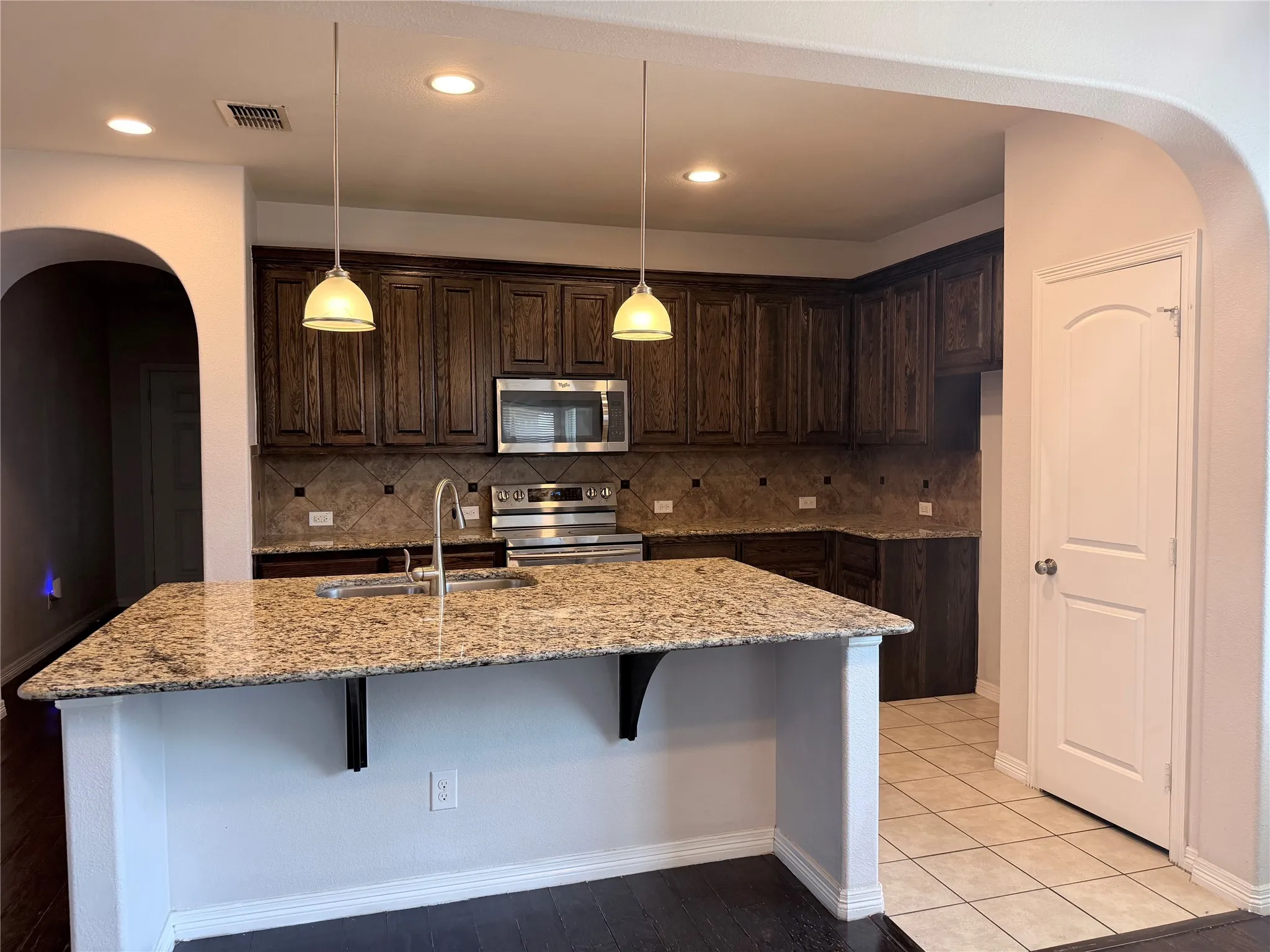Single Family Residence For Rent in Tarrant County , 9251 Water Oak Drive, Arlington, Texas 76002, 4 Bedroom, 2 Bathroom, 2 Garage spaces, 1,976 Sqft, built in 2013, mls#21373552, Real Estate Agent in Arlington, Homes For Rent in Tarrant county, Homes For Rent in Arlington, Realtor in Arlington Texas, Real Estate Brokerage Independent Realty Texas, Luminita Cordes Realtor