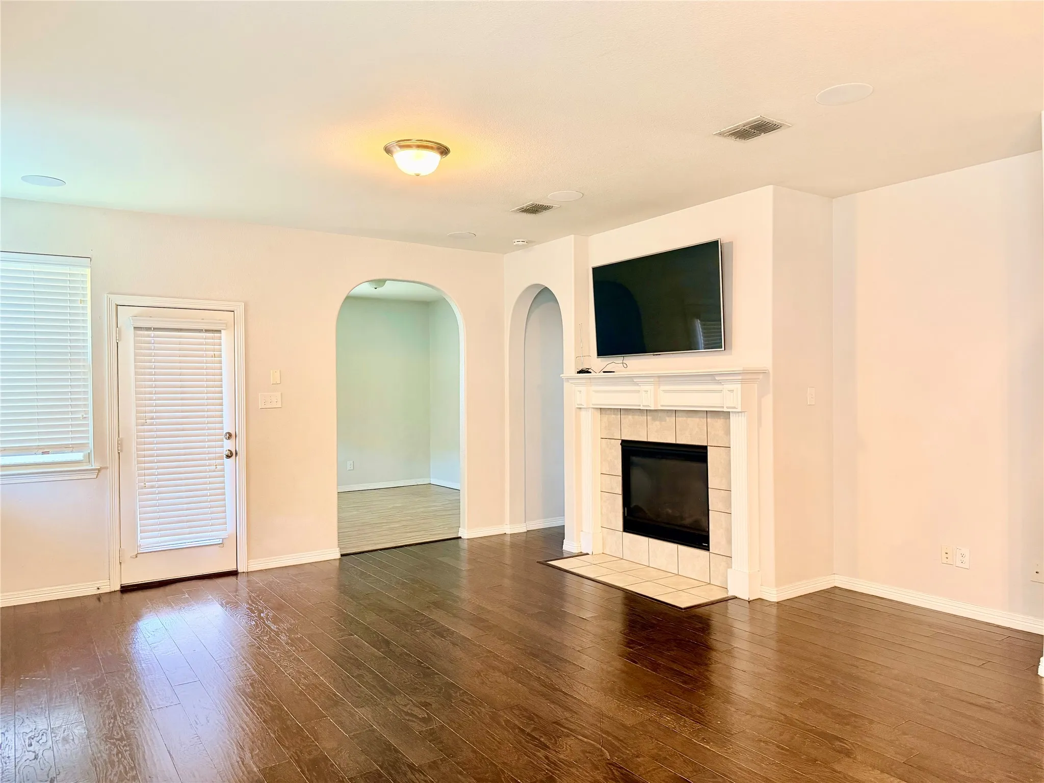 Single Family Residence For Rent in Tarrant County , 9251 Water Oak Drive, Arlington, Texas 76002, 4 Bedroom, 2 Bathroom, 2 Garage spaces, 1,976 Sqft, built in 2013, mls#21373552, Real Estate Agent in Arlington, Homes For Rent in Tarrant county, Homes For Rent in Arlington, Realtor in Arlington Texas, Real Estate Brokerage Independent Realty Texas, Luminita Cordes Realtor