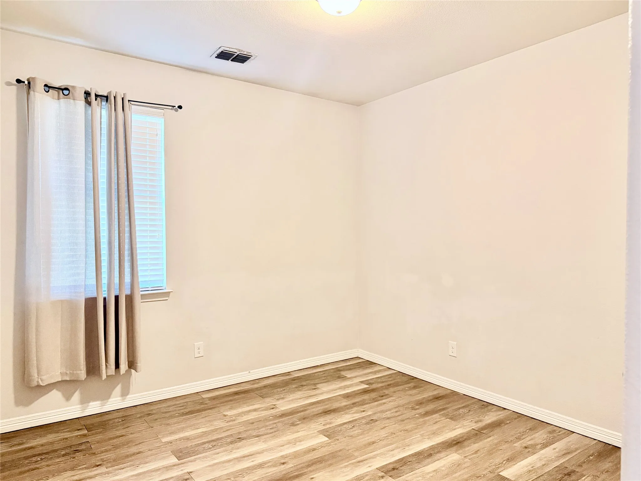 Single Family Residence For Rent in Tarrant County , 9251 Water Oak Drive, Arlington, Texas 76002, 4 Bedroom, 2 Bathroom, 2 Garage spaces, 1,976 Sqft, built in 2013, mls#21373552, Real Estate Agent in Arlington, Homes For Rent in Tarrant county, Homes For Rent in Arlington, Realtor in Arlington Texas, Real Estate Brokerage Independent Realty Texas, Luminita Cordes Realtor