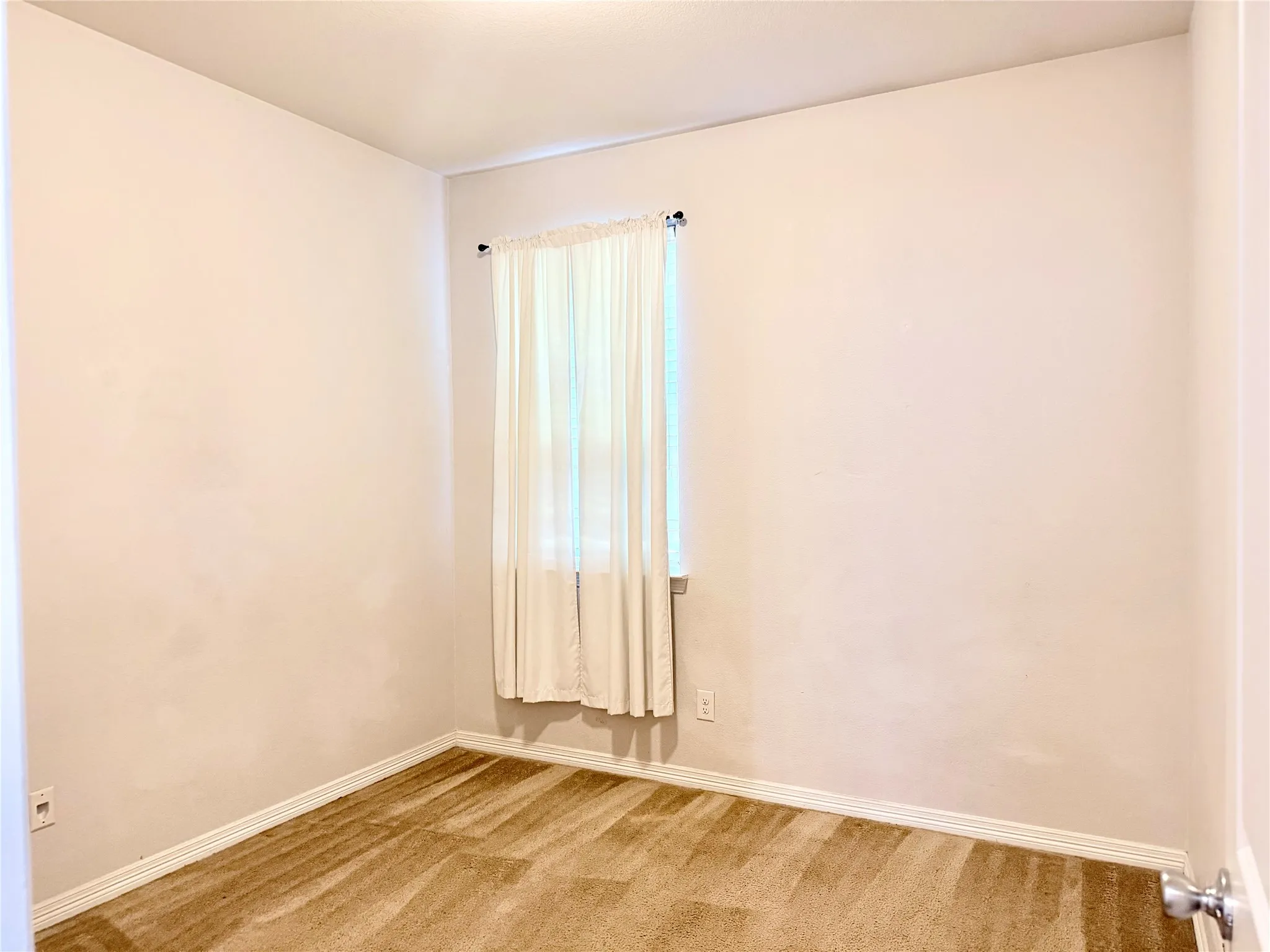 Single Family Residence For Rent in Tarrant County , 9251 Water Oak Drive, Arlington, Texas 76002, 4 Bedroom, 2 Bathroom, 2 Garage spaces, 1,976 Sqft, built in 2013, mls#21373552, Real Estate Agent in Arlington, Homes For Rent in Tarrant county, Homes For Rent in Arlington, Realtor in Arlington Texas, Real Estate Brokerage Independent Realty Texas, Luminita Cordes Realtor