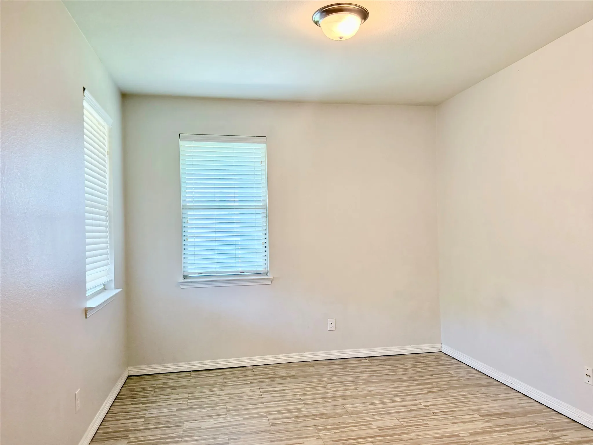 Single Family Residence For Rent in Tarrant County , 9251 Water Oak Drive, Arlington, Texas 76002, 4 Bedroom, 2 Bathroom, 2 Garage spaces, 1,976 Sqft, built in 2013, mls#21373552, Real Estate Agent in Arlington, Homes For Rent in Tarrant county, Homes For Rent in Arlington, Realtor in Arlington Texas, Real Estate Brokerage Independent Realty Texas, Luminita Cordes Realtor