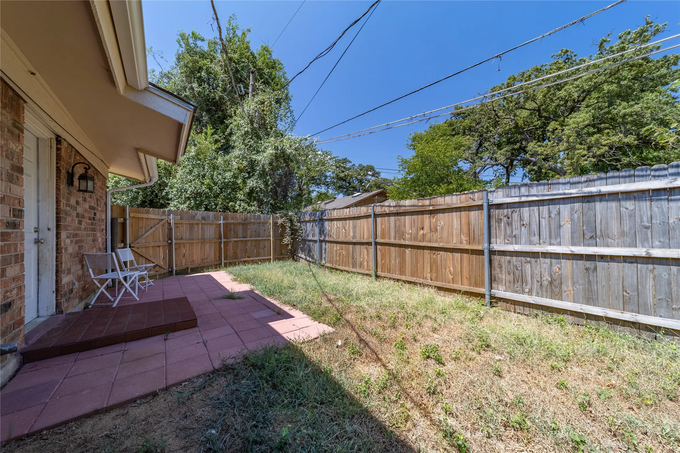 Duplex For Rent in Tarrant County , 414 Donnell Drive A, Arlington, Texas 76012, 2 Bedroom, 1 Bathroom, Garage spaces, 896 Sqft, built in 1972, mls#21373778, Real Estate Agent in Arlington, Homes For Rent in Tarrant county, Homes For Rent in Arlington, Realtor in Arlington Texas, Real Estate Brokerage Independent Realty Texas, Luminita Cordes Realtor