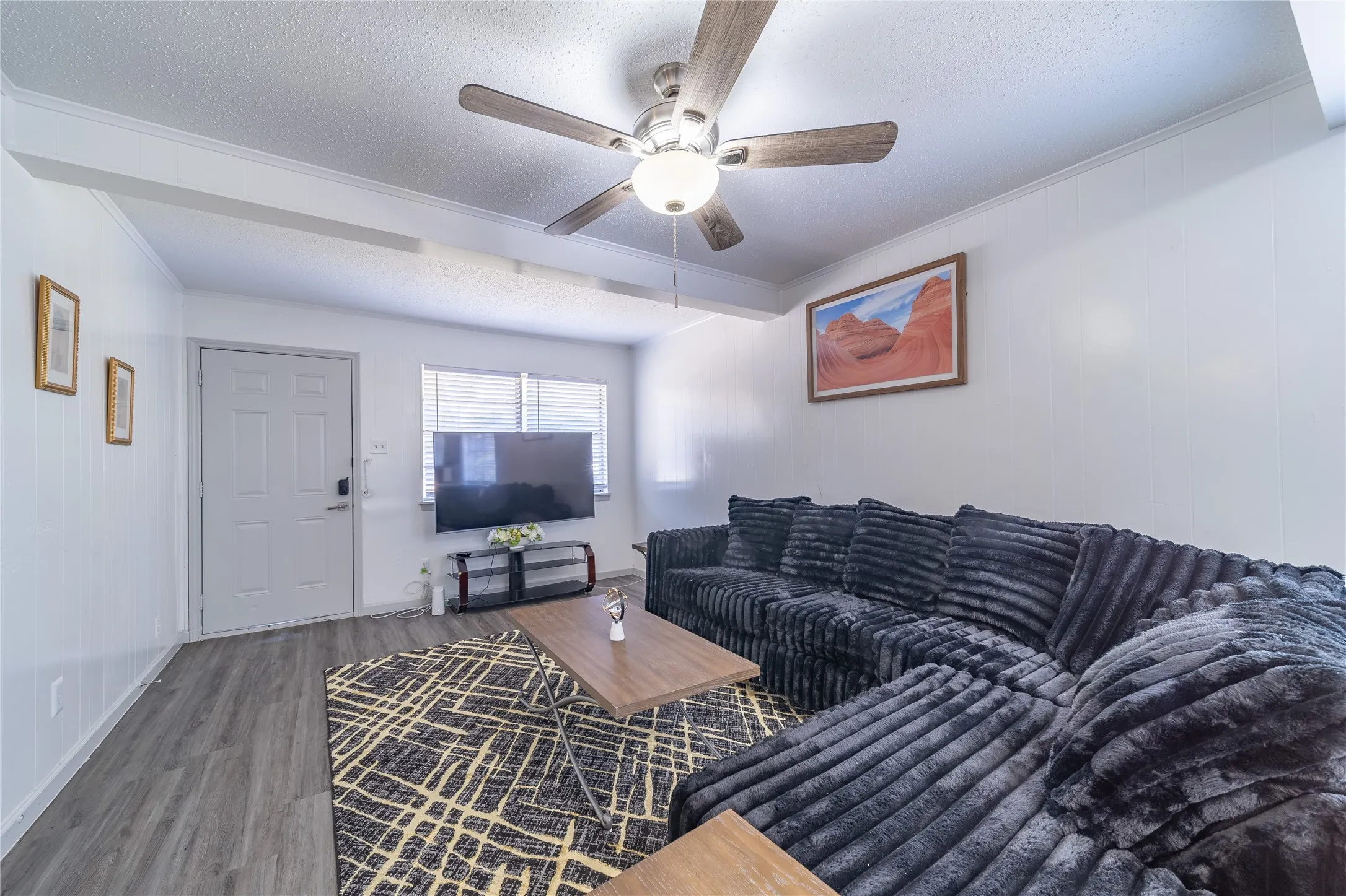 Duplex For Rent in Tarrant County , 414 Donnell Drive A, Arlington, Texas 76012, 2 Bedroom, 1 Bathroom, Garage spaces, 896 Sqft, built in 1972, mls#21373778, Real Estate Agent in Arlington, Homes For Rent in Tarrant county, Homes For Rent in Arlington, Realtor in Arlington Texas, Real Estate Brokerage Independent Realty Texas, Luminita Cordes Realtor