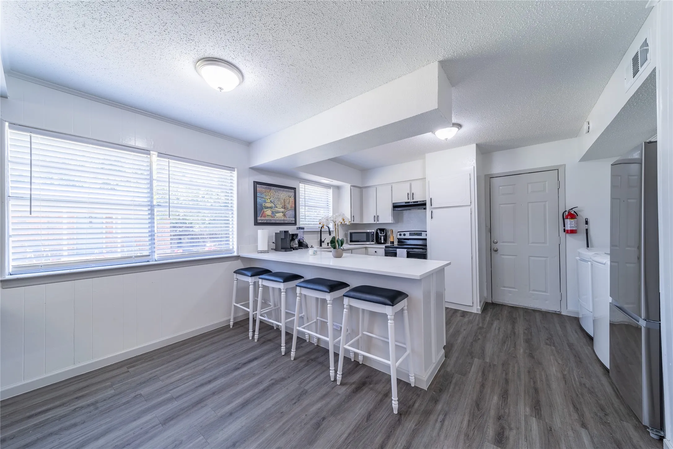 Duplex For Rent in Tarrant County , 414 Donnell Drive A, Arlington, Texas 76012, 2 Bedroom, 1 Bathroom, Garage spaces, 896 Sqft, built in 1972, mls#21373778, Real Estate Agent in Arlington, Homes For Rent in Tarrant county, Homes For Rent in Arlington, Realtor in Arlington Texas, Real Estate Brokerage Independent Realty Texas, Luminita Cordes Realtor