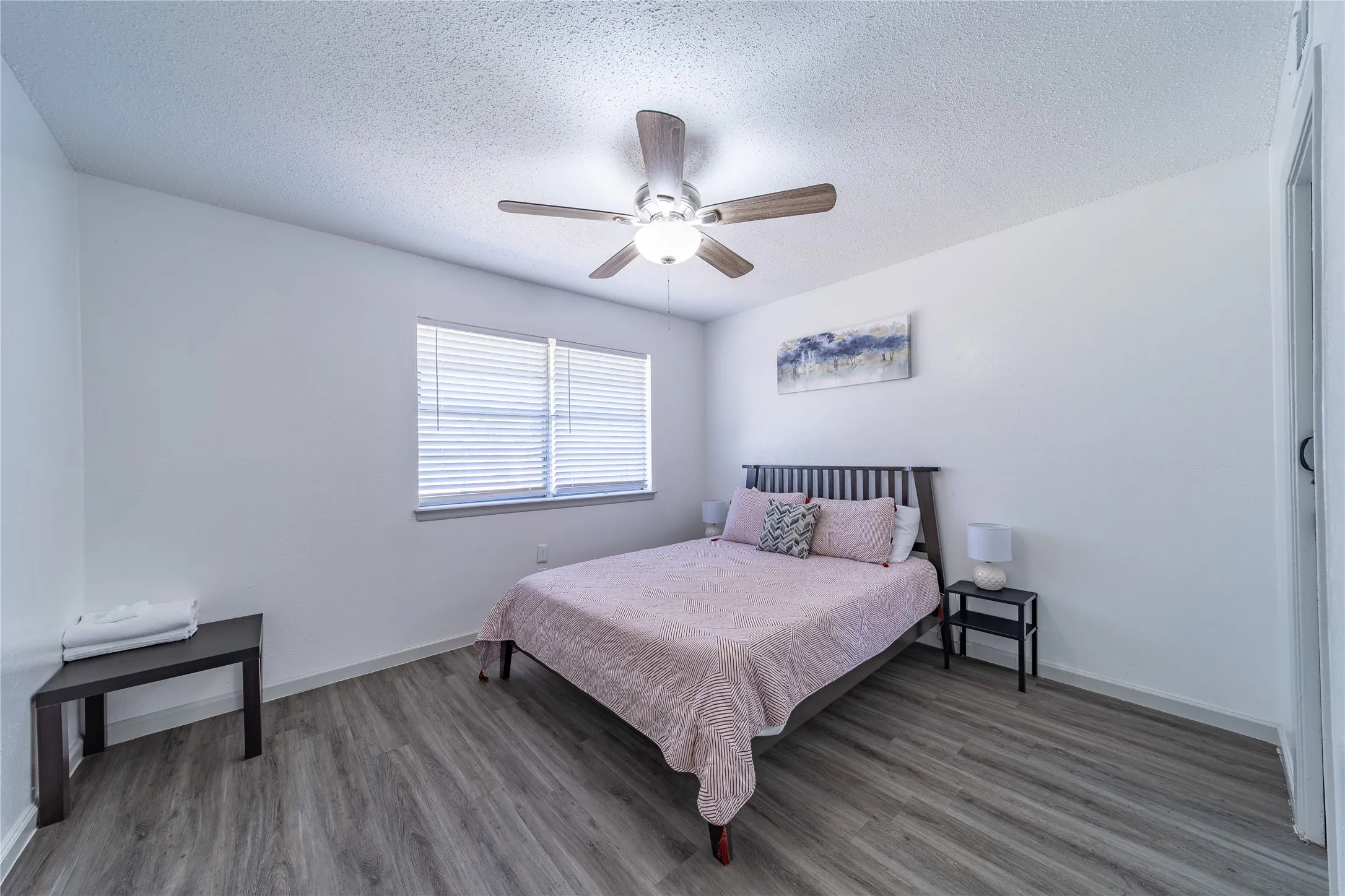 Duplex For Rent in Tarrant County , 414 Donnell Drive A, Arlington, Texas 76012, 2 Bedroom, 1 Bathroom, Garage spaces, 896 Sqft, built in 1972, mls#21373778, Real Estate Agent in Arlington, Homes For Rent in Tarrant county, Homes For Rent in Arlington, Realtor in Arlington Texas, Real Estate Brokerage Independent Realty Texas, Luminita Cordes Realtor
