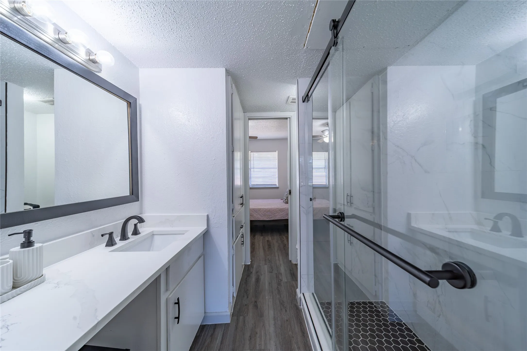 Duplex For Rent in Tarrant County , 414 Donnell Drive A, Arlington, Texas 76012, 2 Bedroom, 1 Bathroom, Garage spaces, 896 Sqft, built in 1972, mls#21373778, Real Estate Agent in Arlington, Homes For Rent in Tarrant county, Homes For Rent in Arlington, Realtor in Arlington Texas, Real Estate Brokerage Independent Realty Texas, Luminita Cordes Realtor
