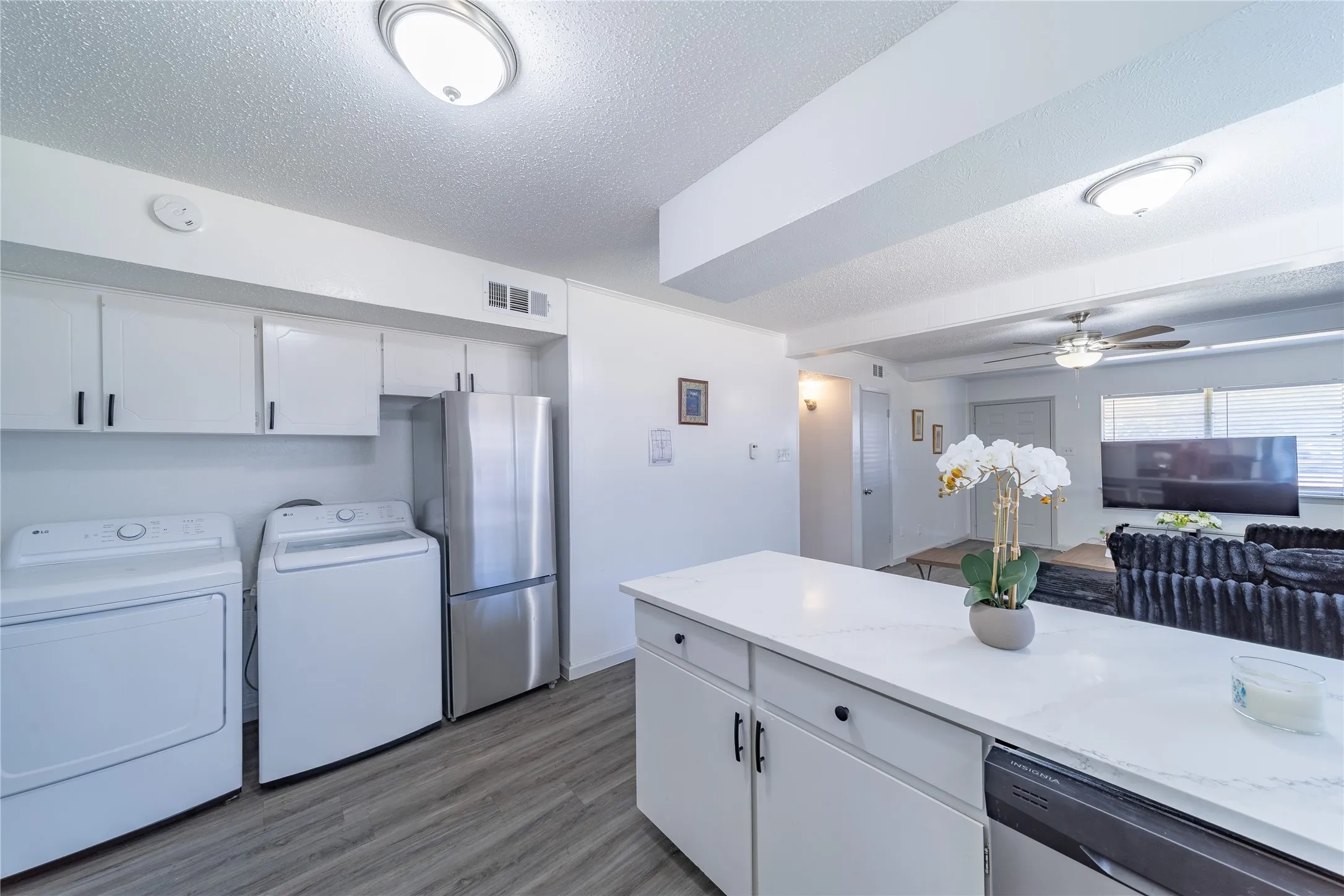 Duplex For Rent in Tarrant County , 414 Donnell Drive A, Arlington, Texas 76012, 2 Bedroom, 1 Bathroom, Garage spaces, 896 Sqft, built in 1972, mls#21373778, Real Estate Agent in Arlington, Homes For Rent in Tarrant county, Homes For Rent in Arlington, Realtor in Arlington Texas, Real Estate Brokerage Independent Realty Texas, Luminita Cordes Realtor