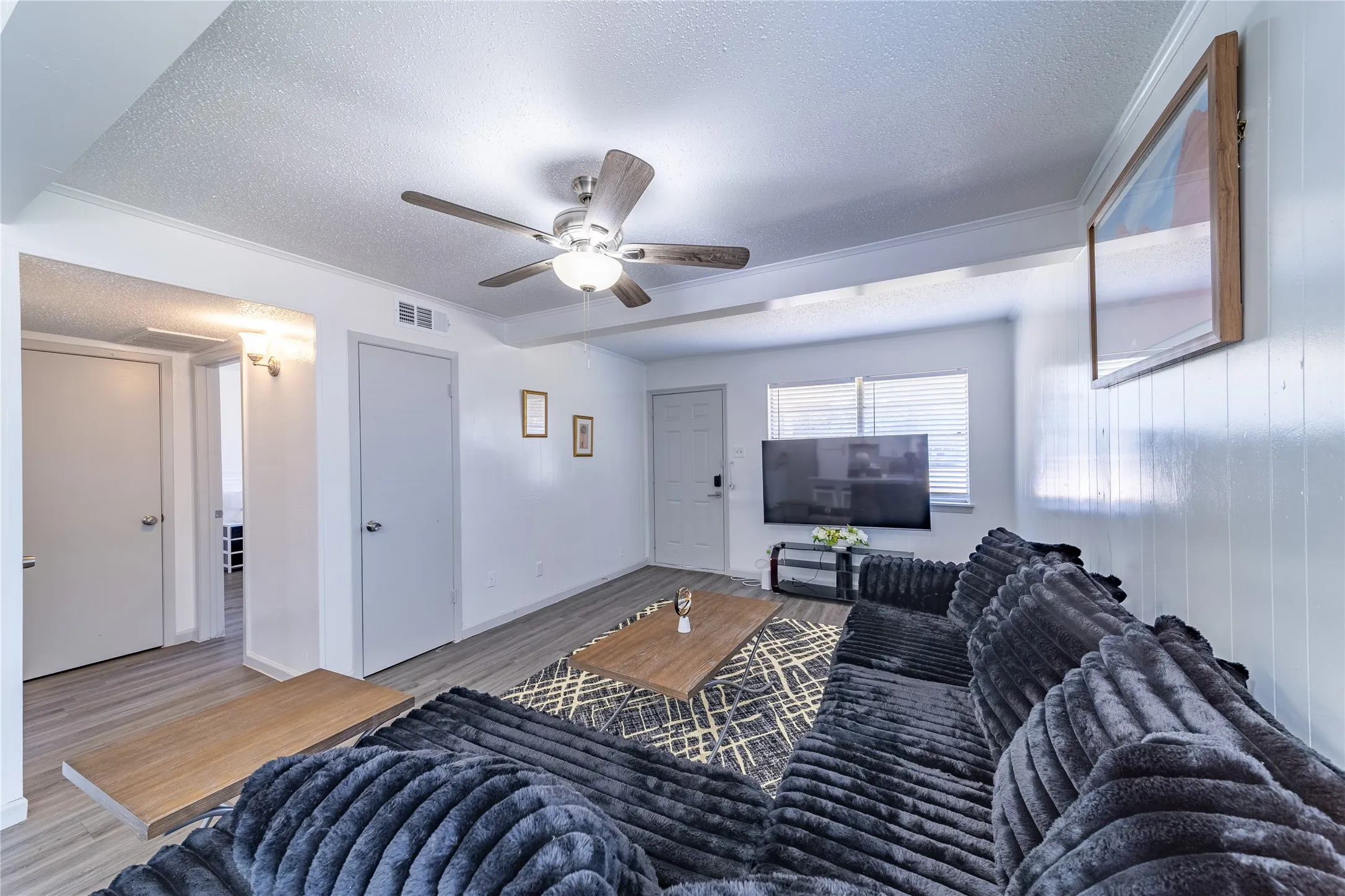 Duplex For Rent in Tarrant County , 414 Donnell Drive A, Arlington, Texas 76012, 2 Bedroom, 1 Bathroom, Garage spaces, 896 Sqft, built in 1972, mls#21373778, Real Estate Agent in Arlington, Homes For Rent in Tarrant county, Homes For Rent in Arlington, Realtor in Arlington Texas, Real Estate Brokerage Independent Realty Texas, Luminita Cordes Realtor